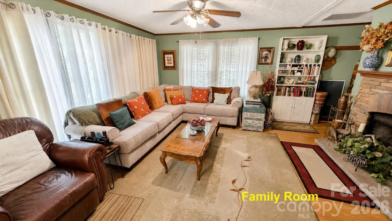 253 Royalwood Drive - Photo 4