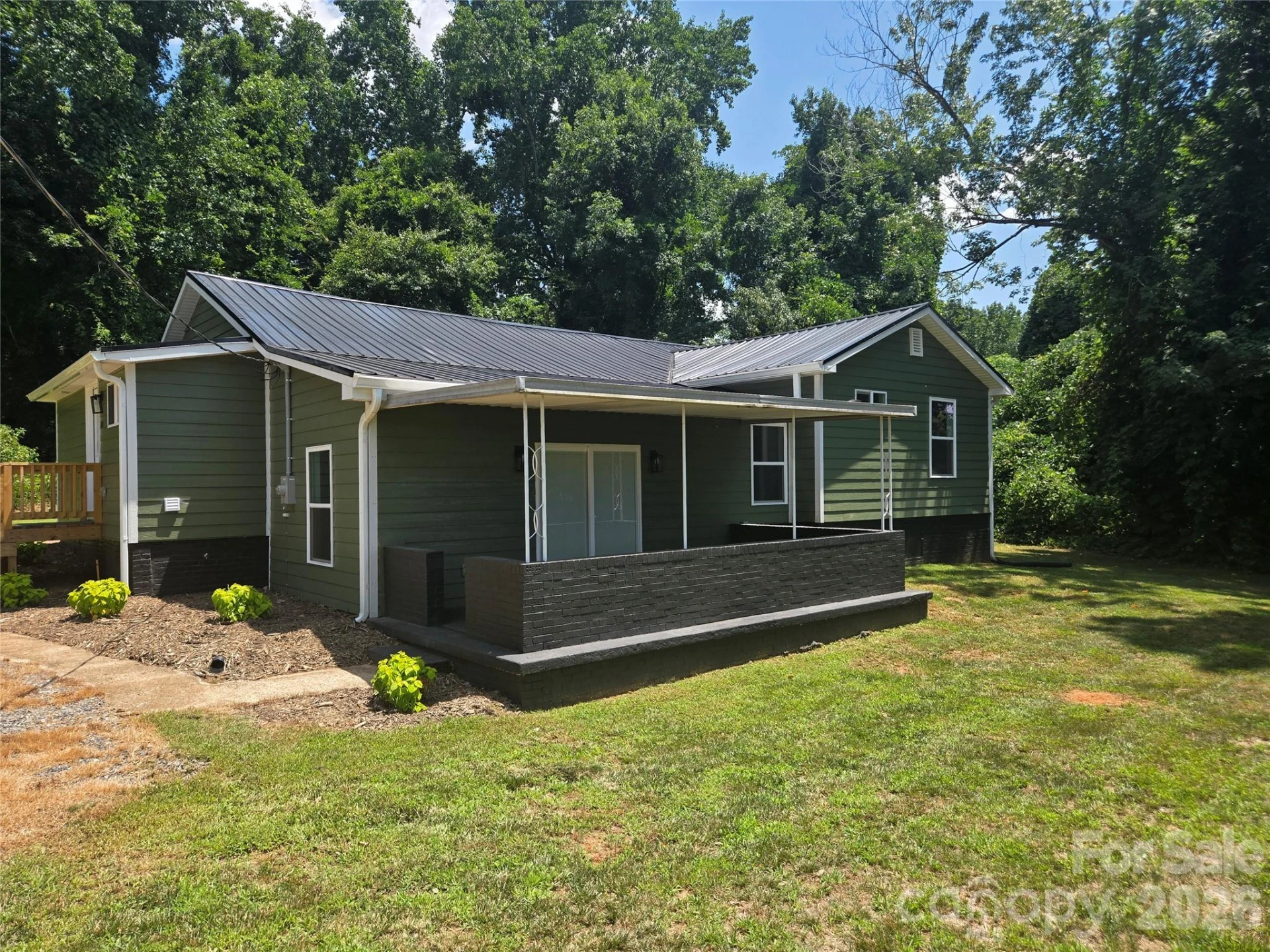 240 E Court Street - Photo 2