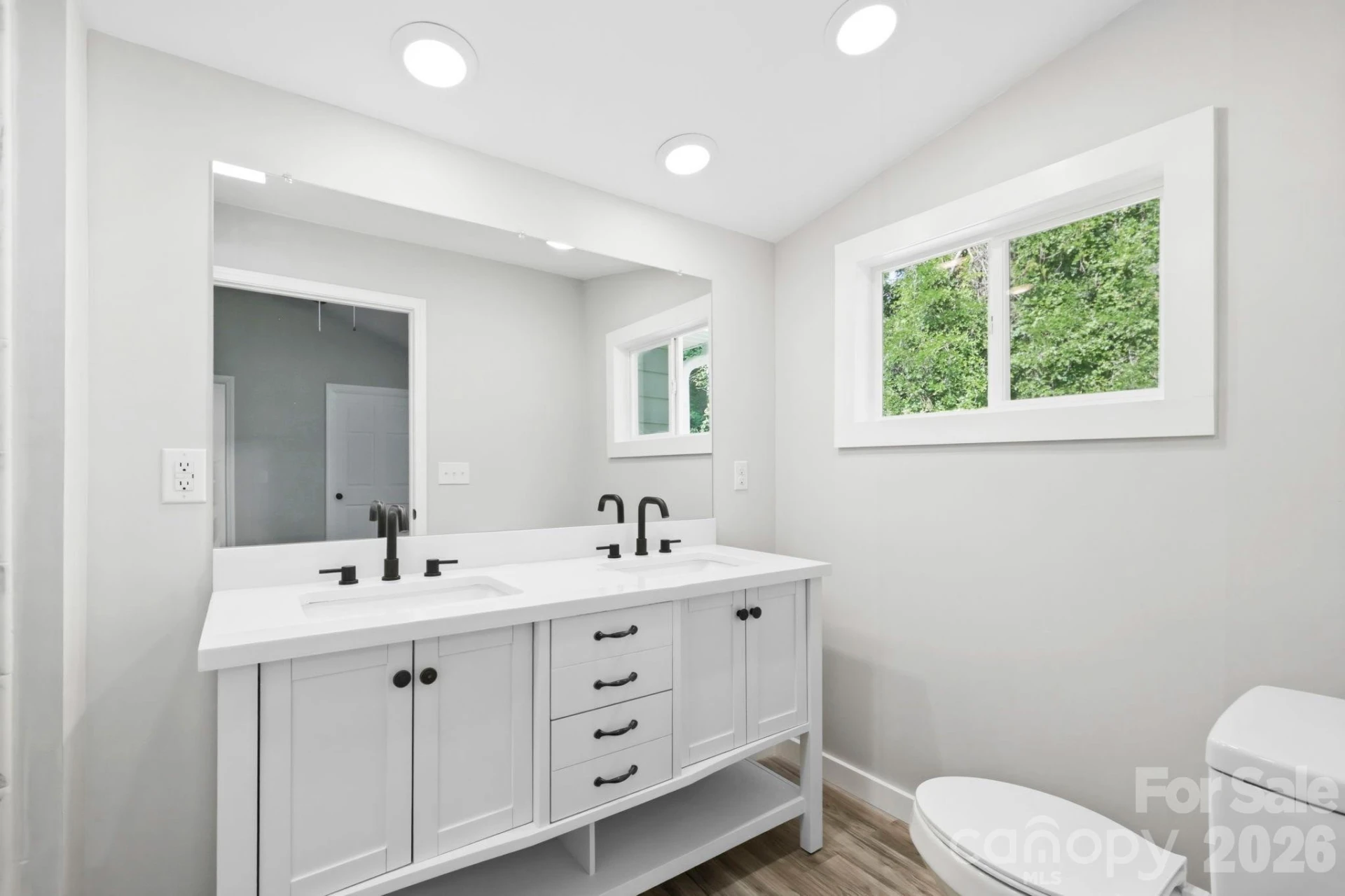 240 E Court Street - Photo 17