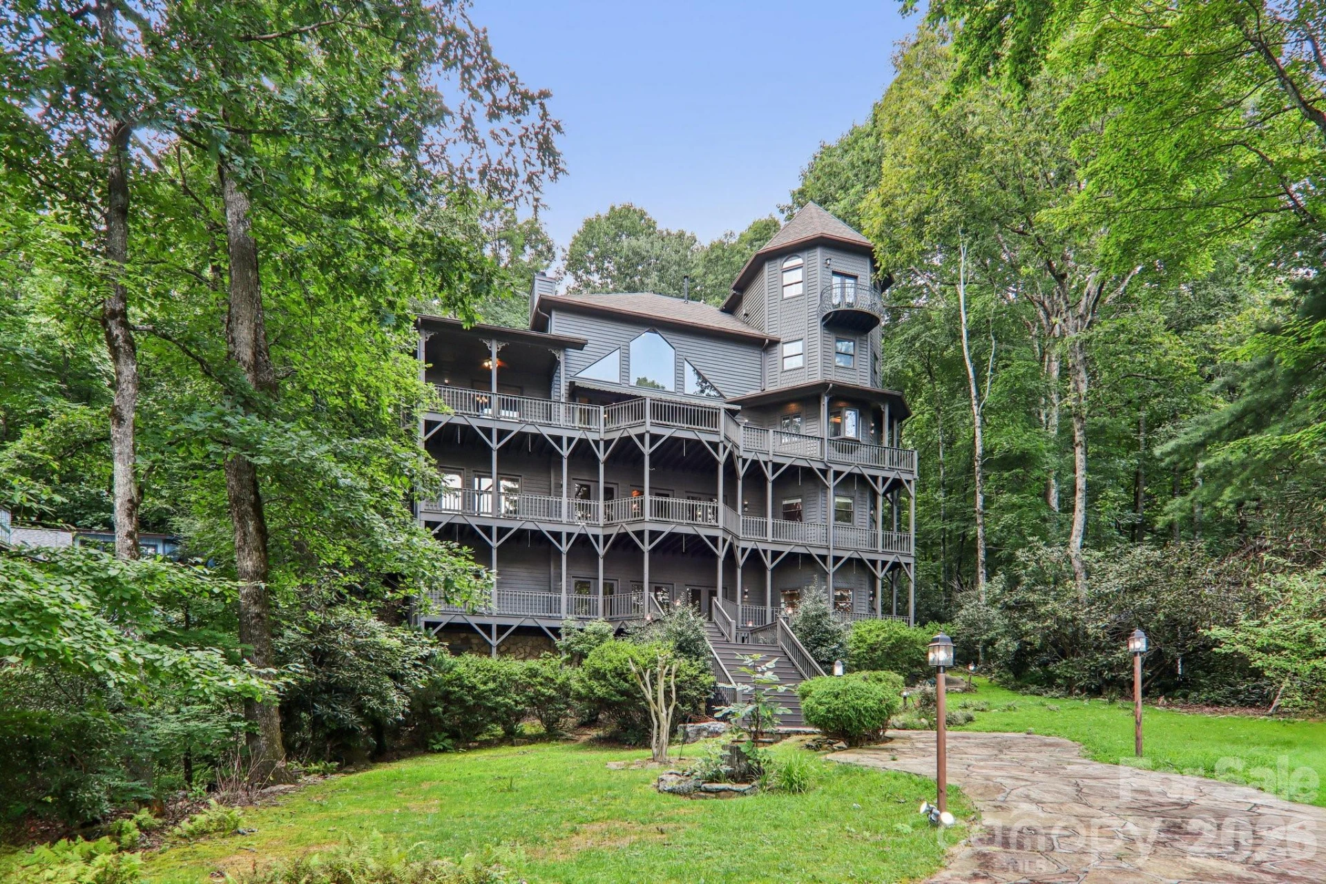 596 W Club Boulevard - Photo 4