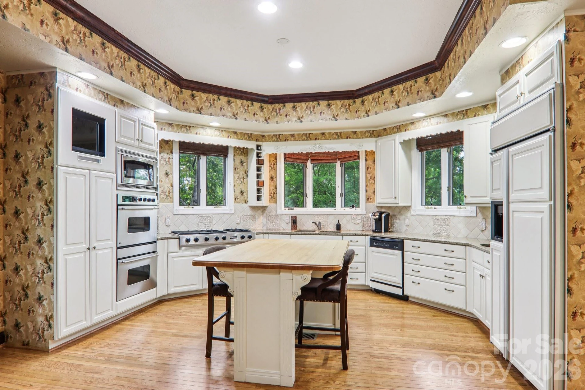 596 W Club Boulevard - Photo 16