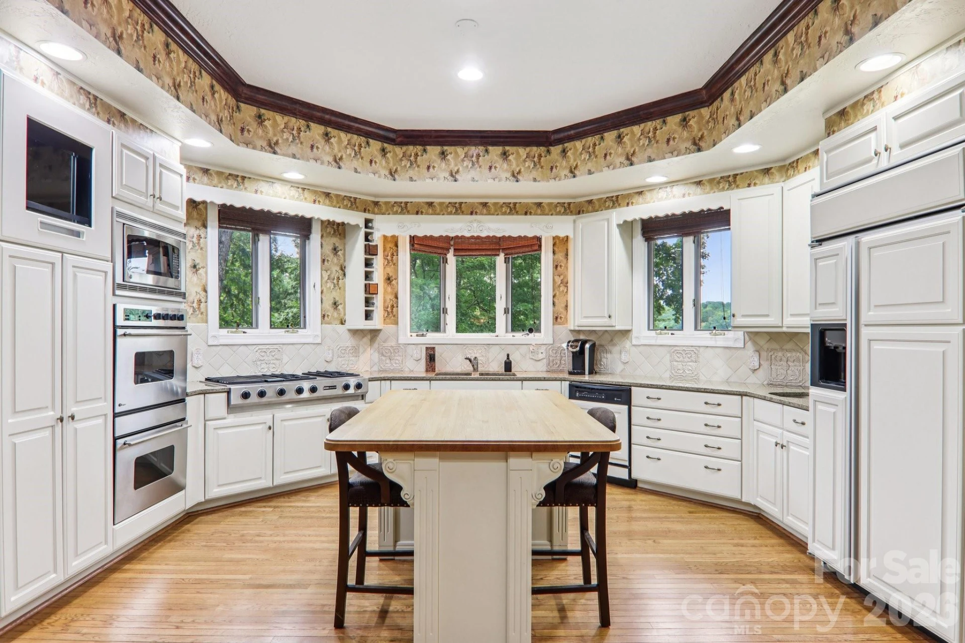 596 W Club Boulevard - Photo 17