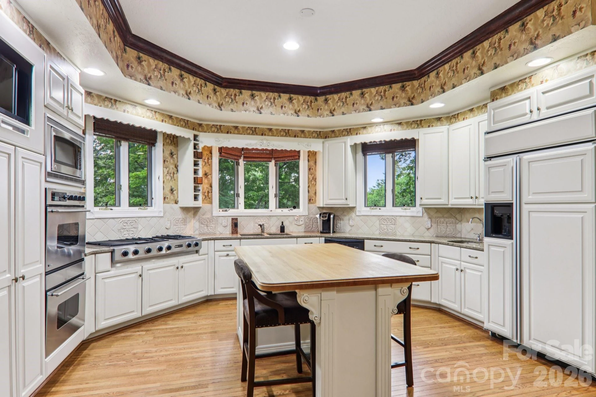 596 W Club Boulevard - Photo 18