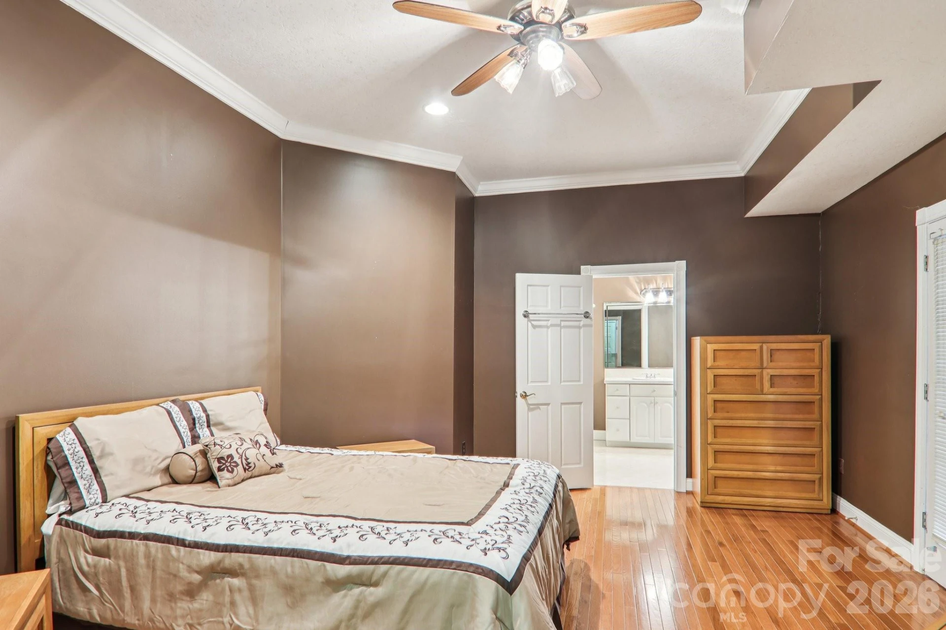 596 W Club Boulevard - Photo 35