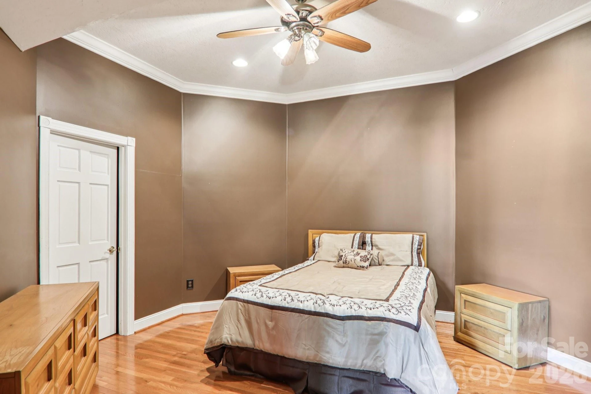596 W Club Boulevard - Photo 36