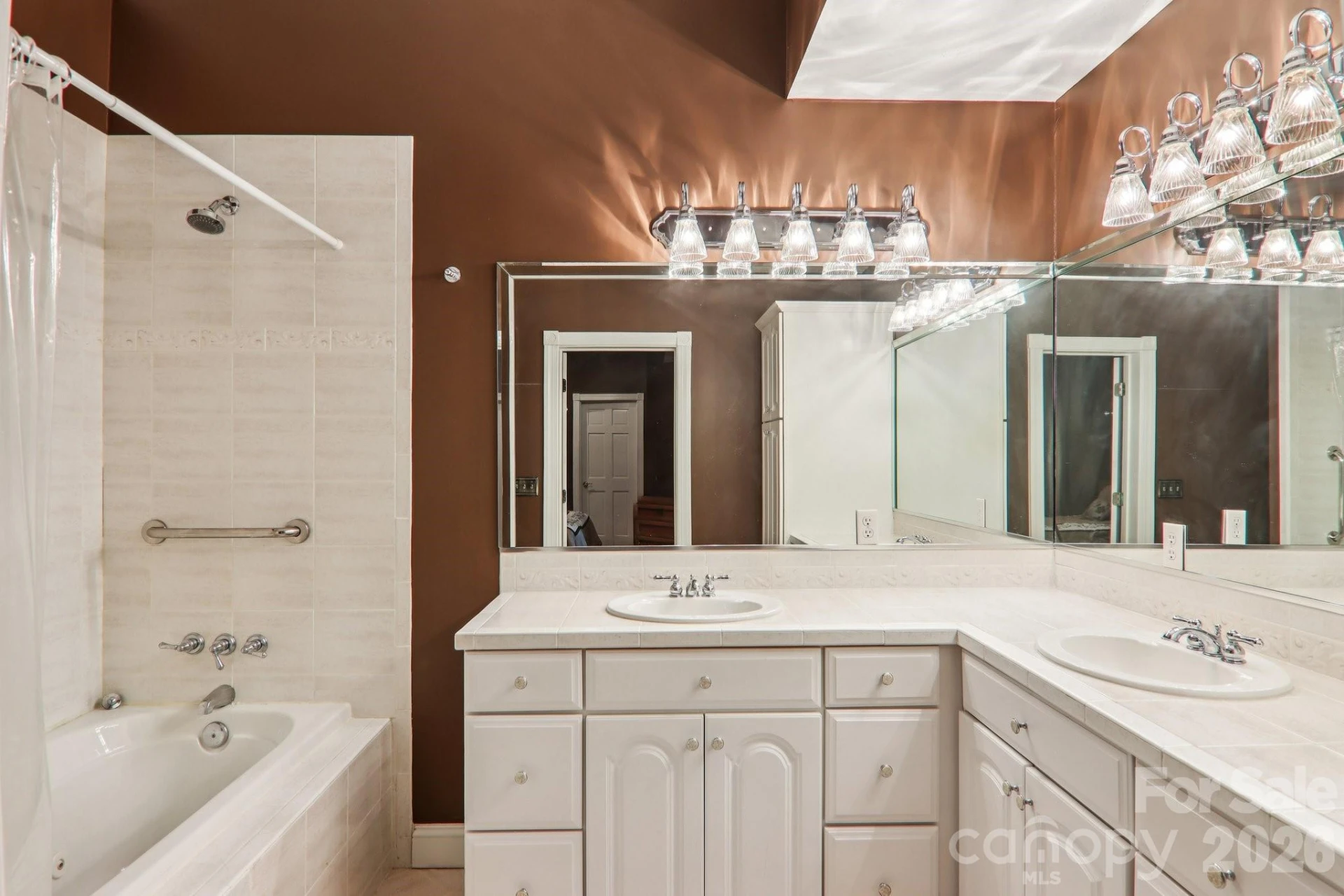 596 W Club Boulevard - Photo 37