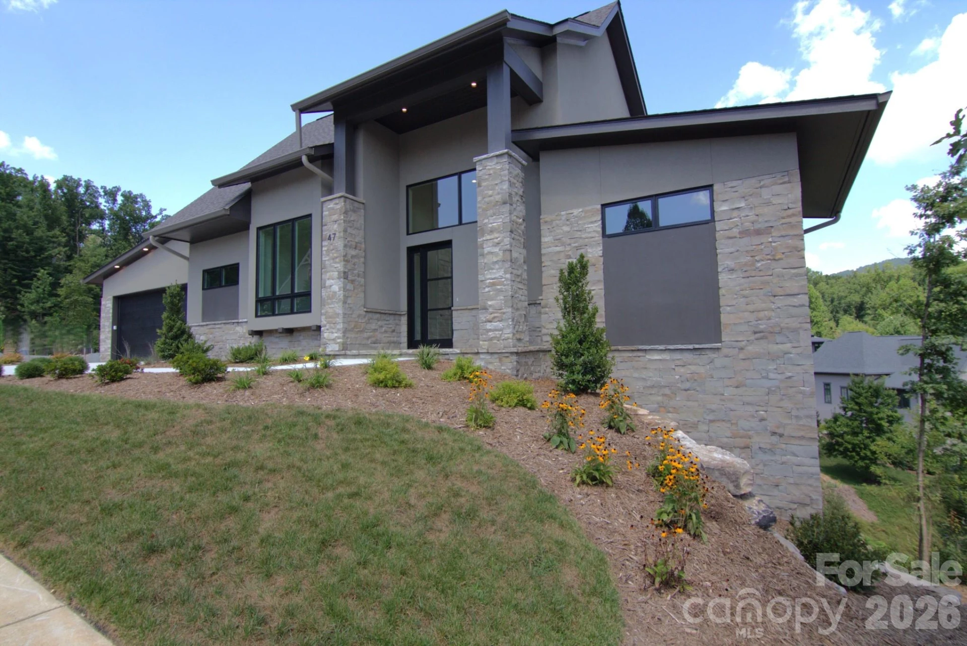 47 Versailles Lane - Photo 2