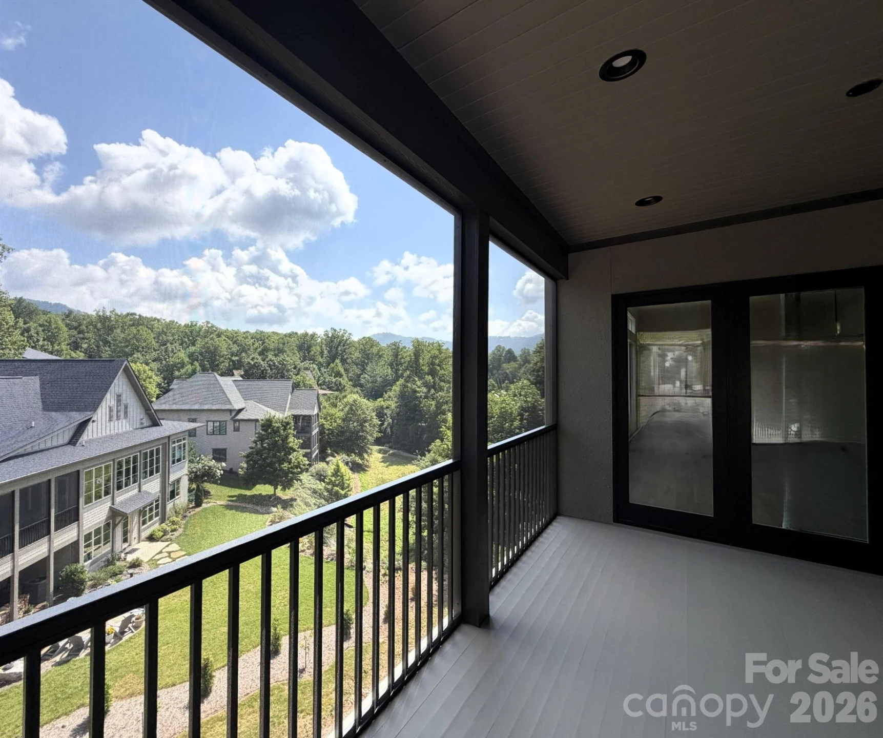 47 Versailles Lane - Photo 18