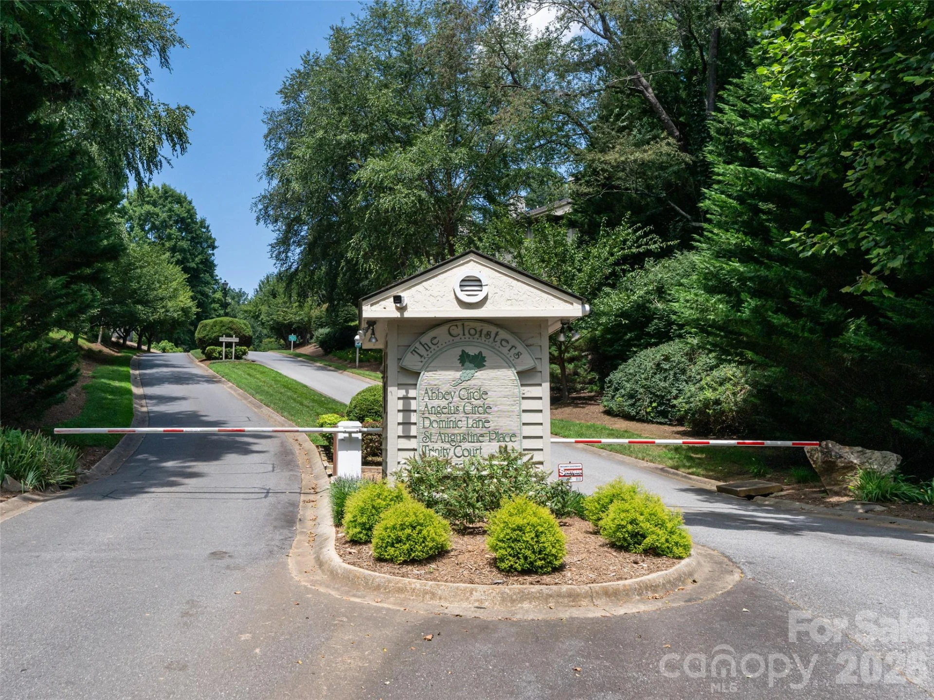 1406 Abbey Circle - Photo 2