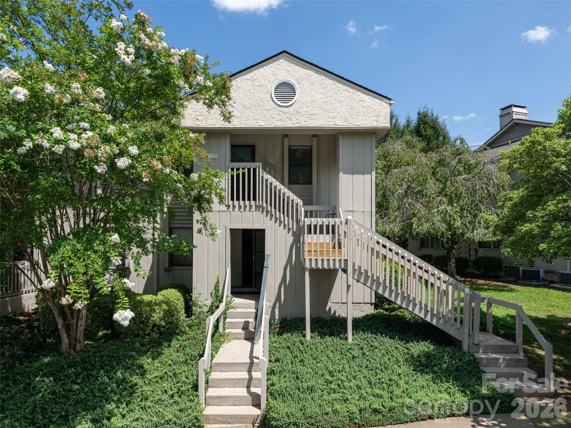 1406 Abbey Circle - Photo 4