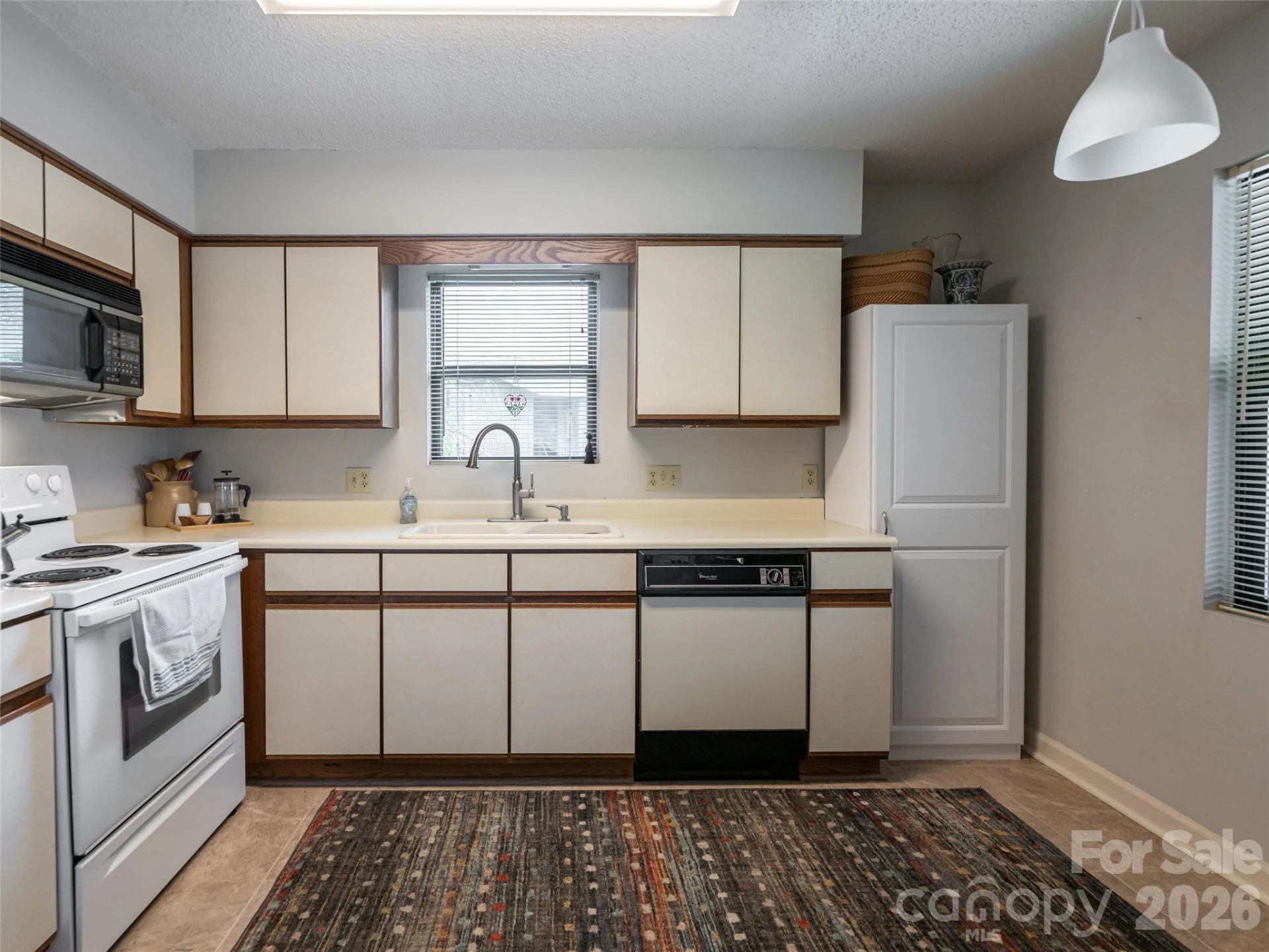 1406 Abbey Circle - Photo 14