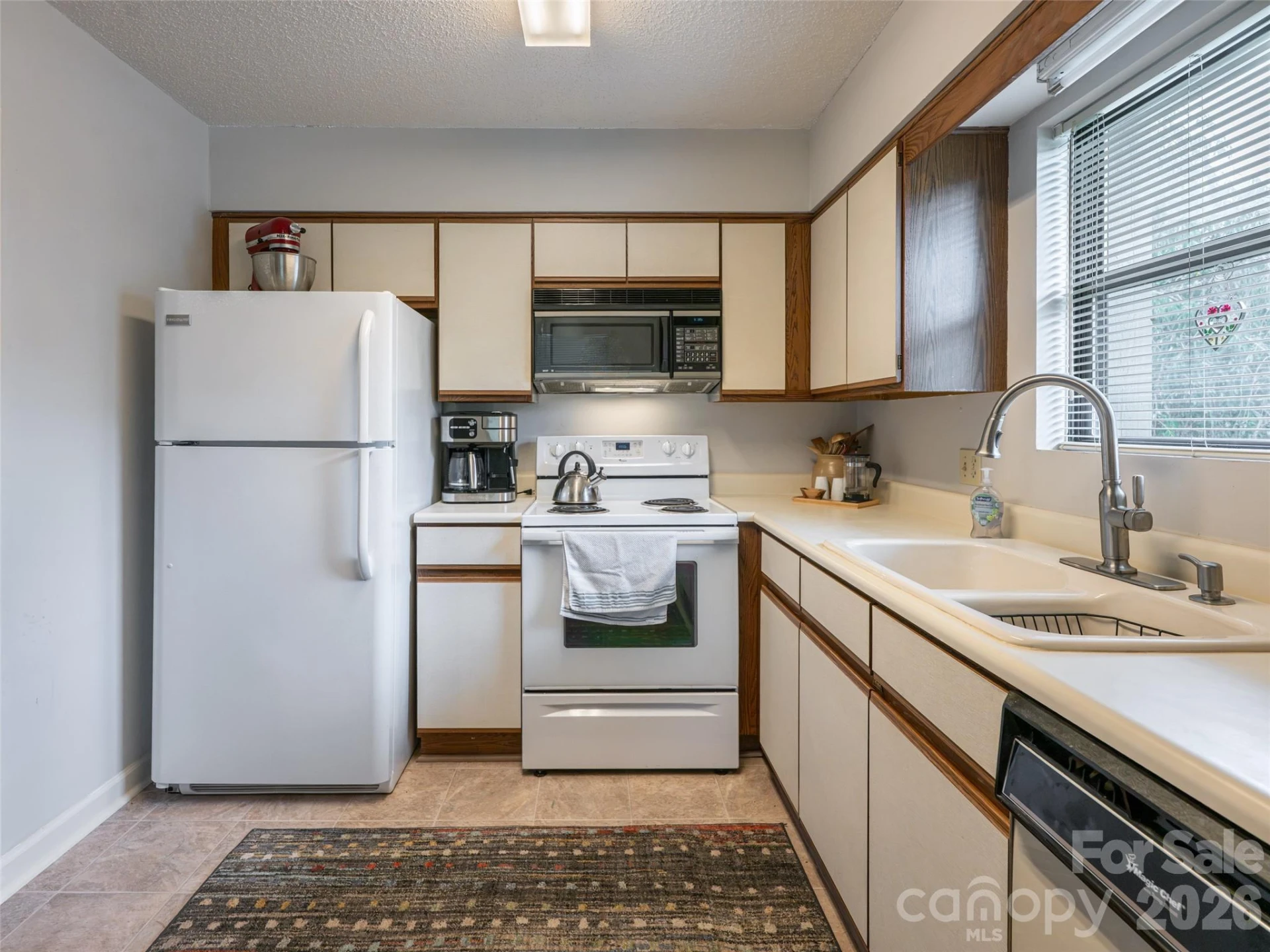 1406 Abbey Circle - Photo 15