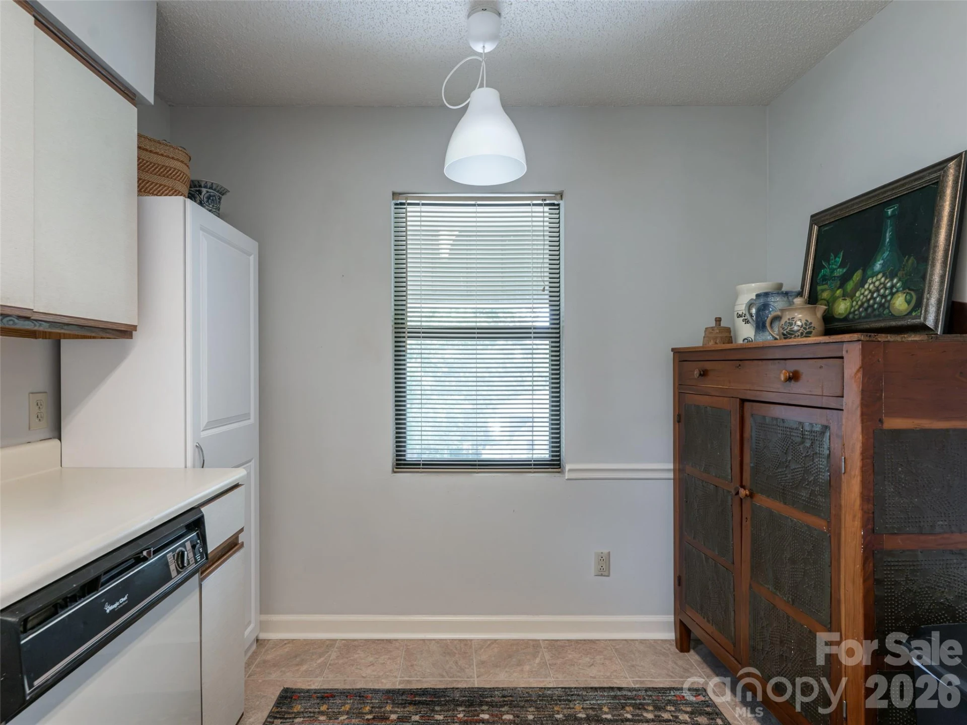 1406 Abbey Circle - Photo 16
