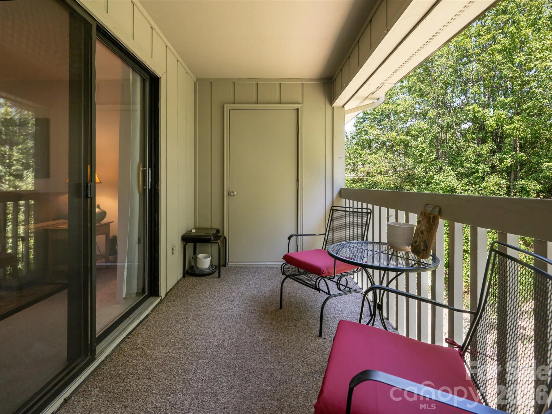 1406 Abbey Circle - Photo 18