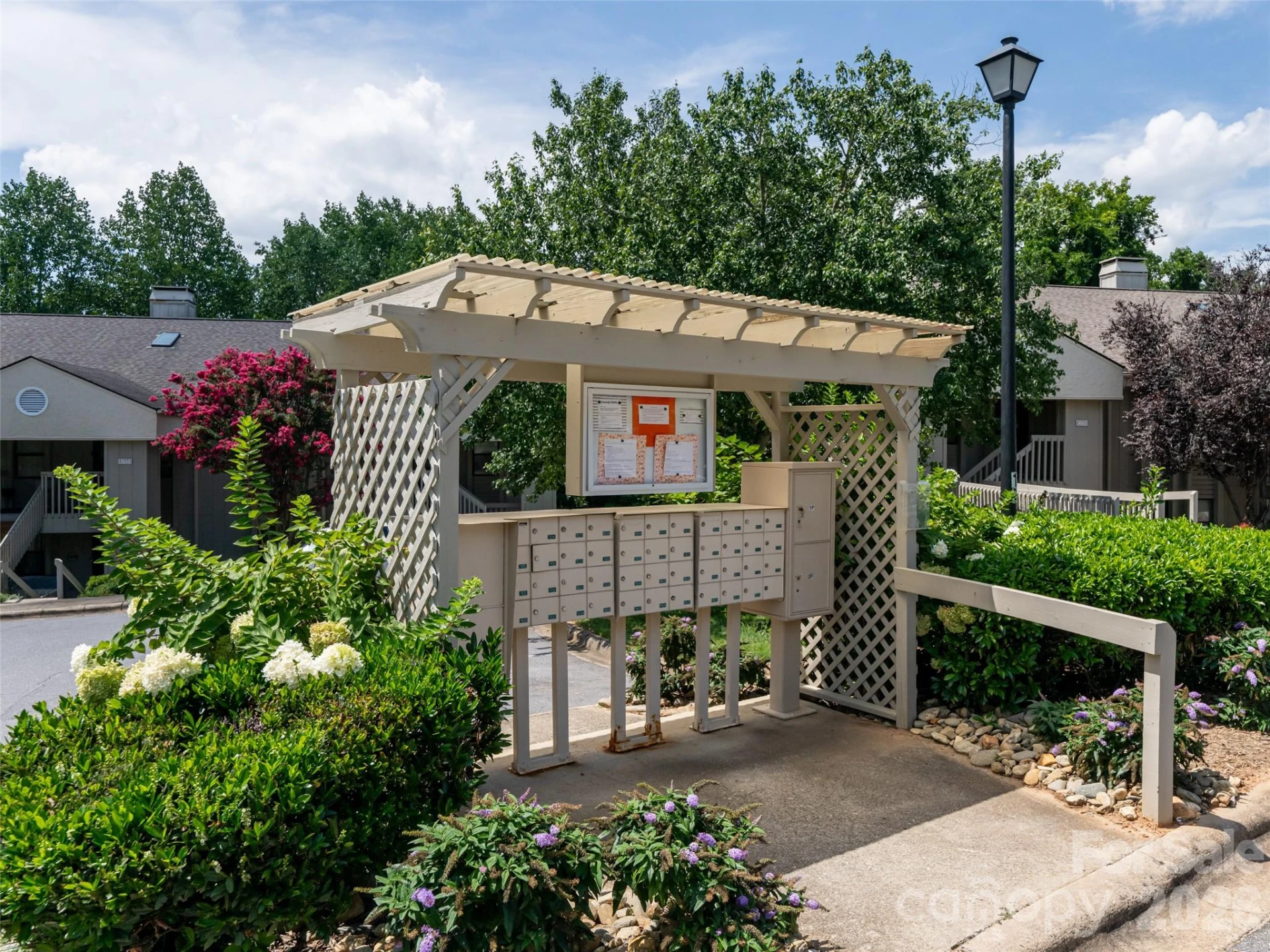 1406 Abbey Circle - Photo 35