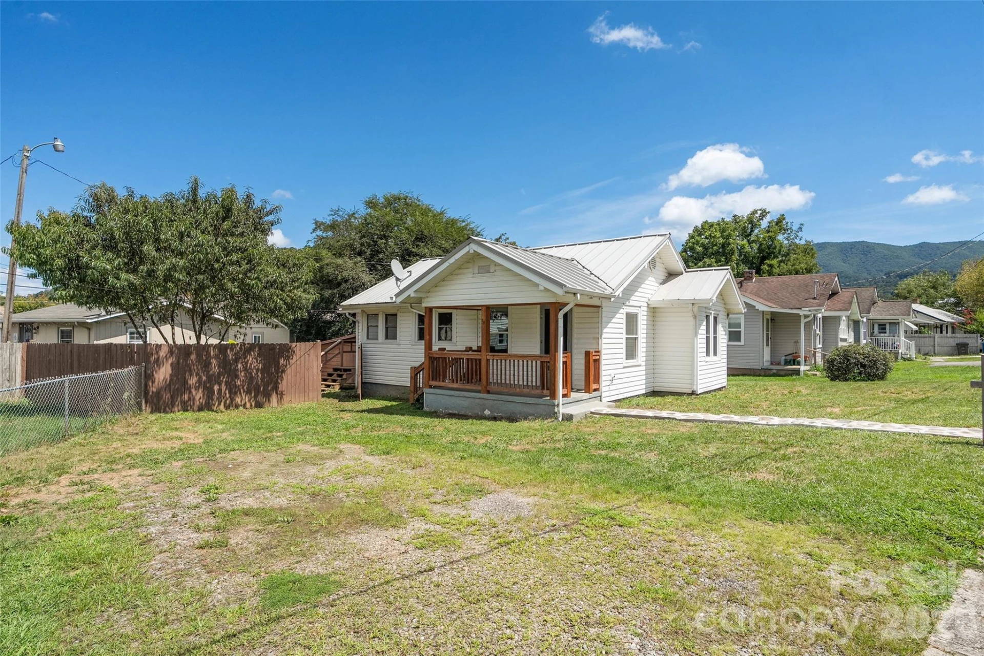 417 Riverbend Street - Photo 3
