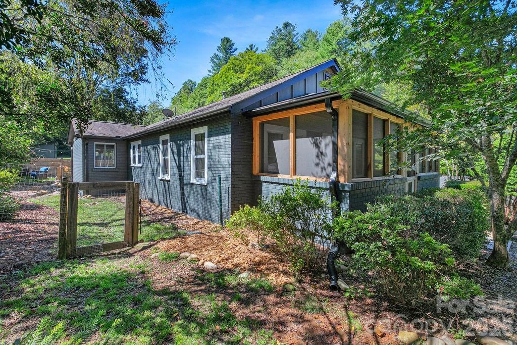 354 King Road - Photo 2