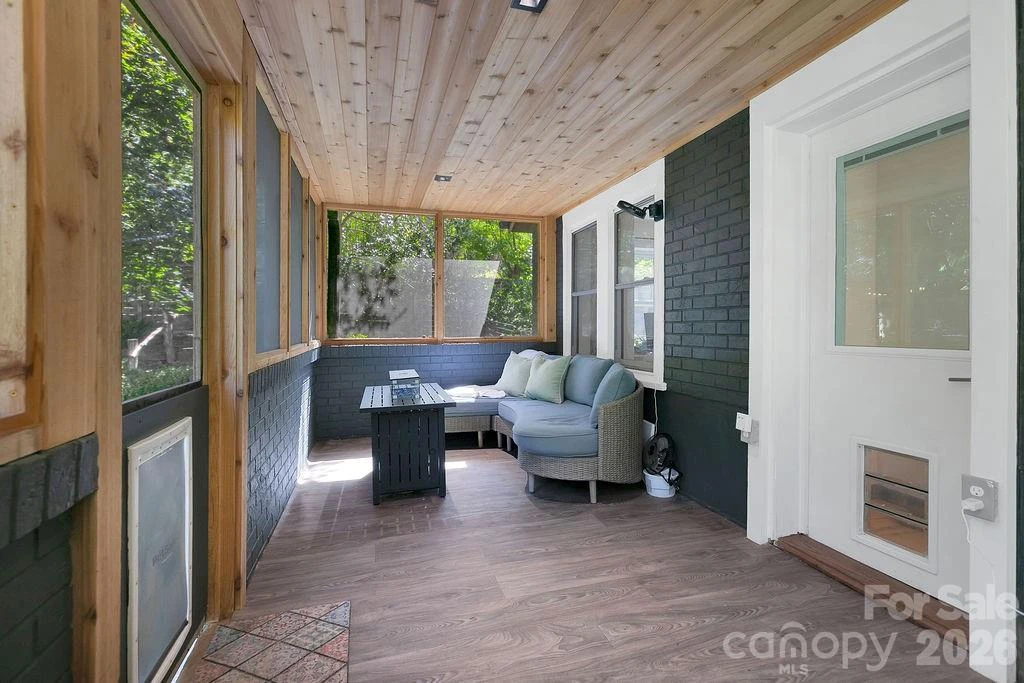 354 King Road - Photo 6
