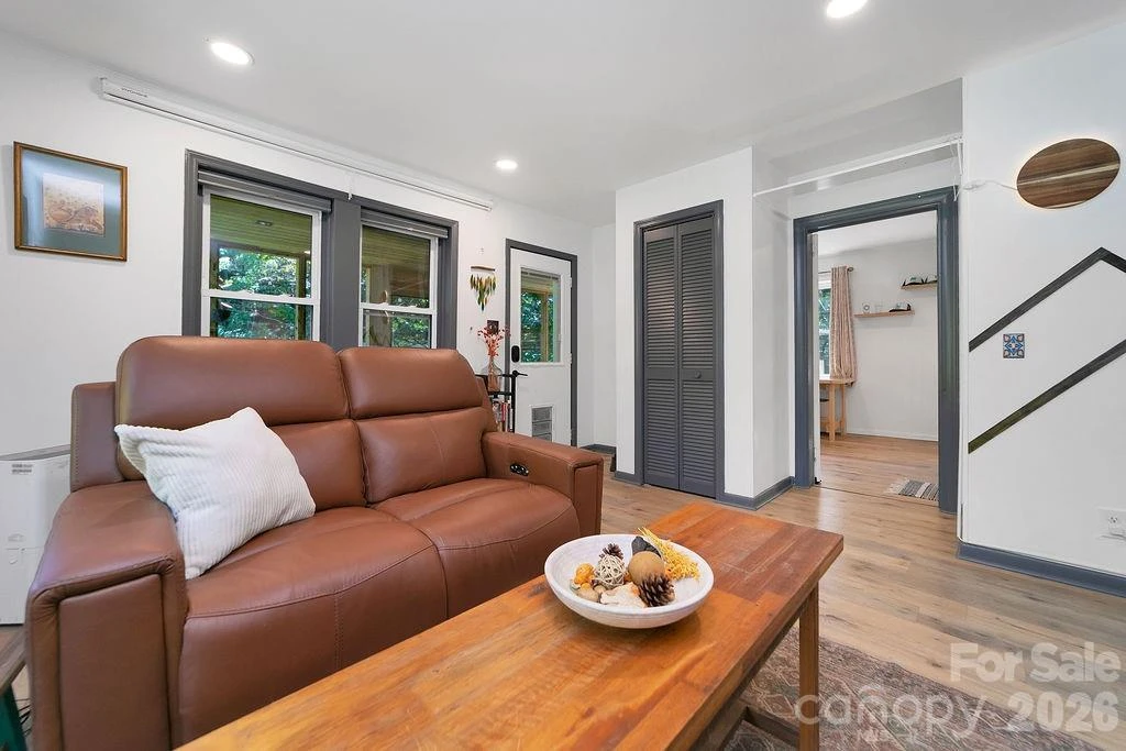 354 King Road - Photo 7