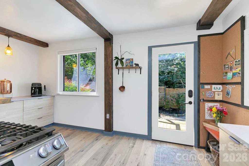 354 King Road - Photo 18