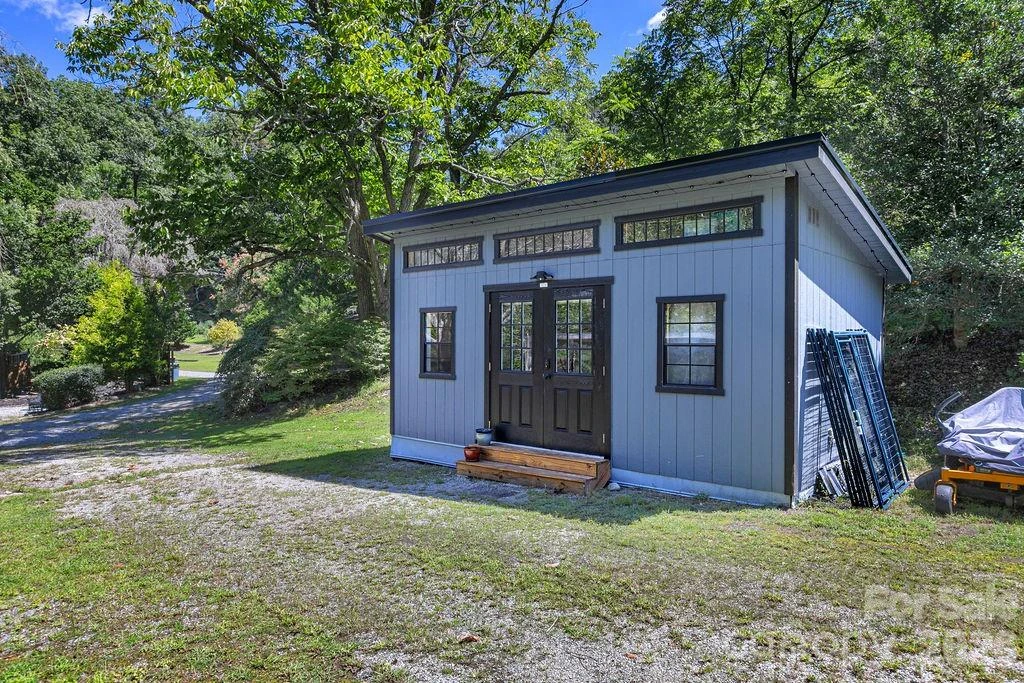 354 King Road - Photo 38