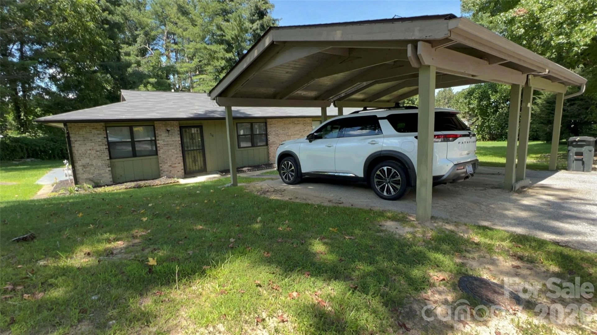 714 Farmington Circle - Photo 2