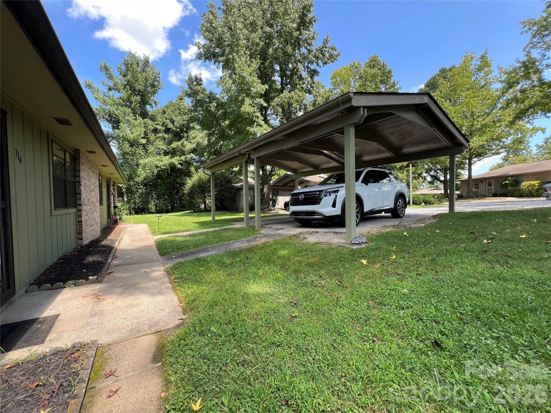714 Farmington Circle - Photo 3