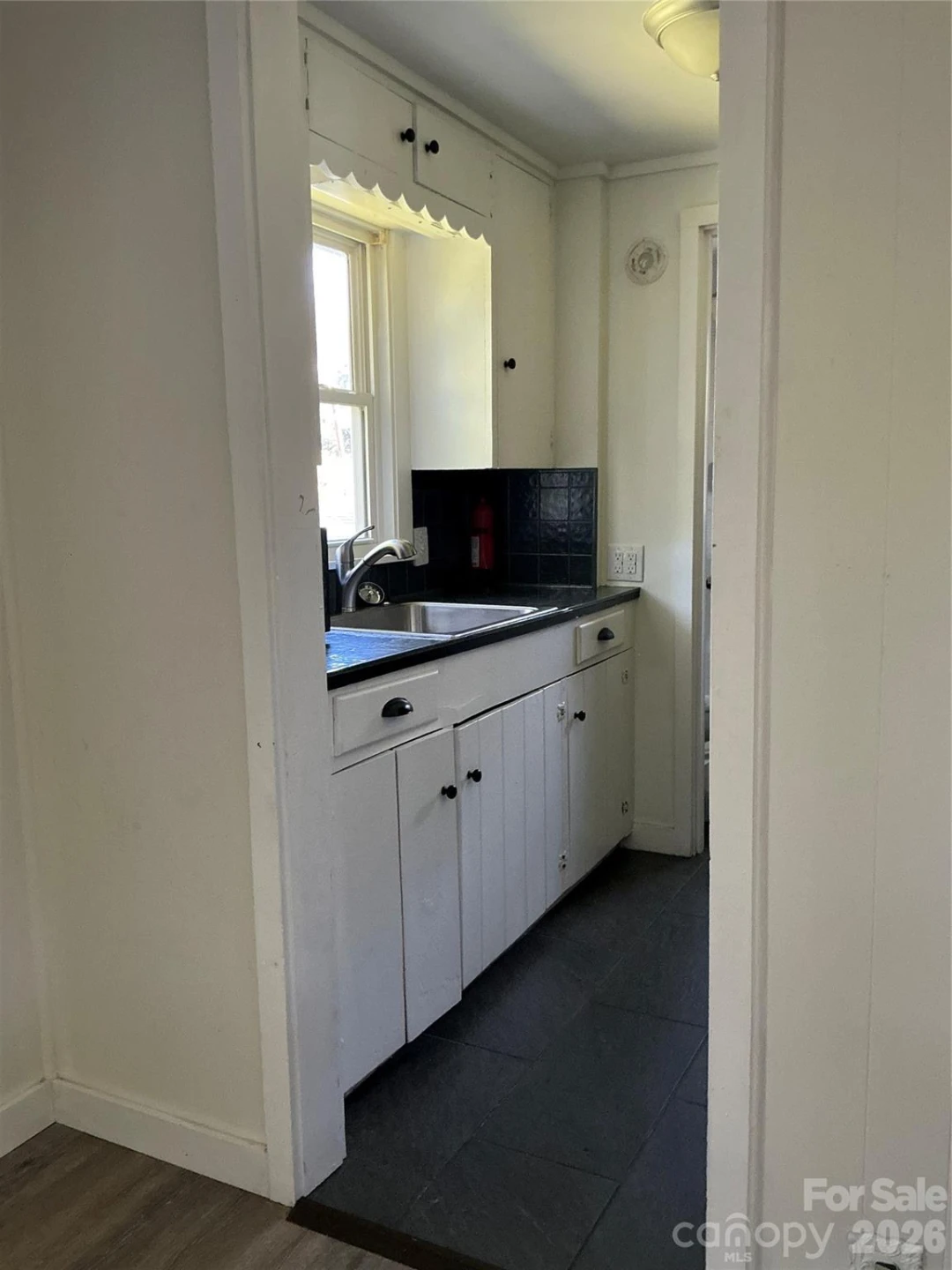827 Forest Street - Photo 8
