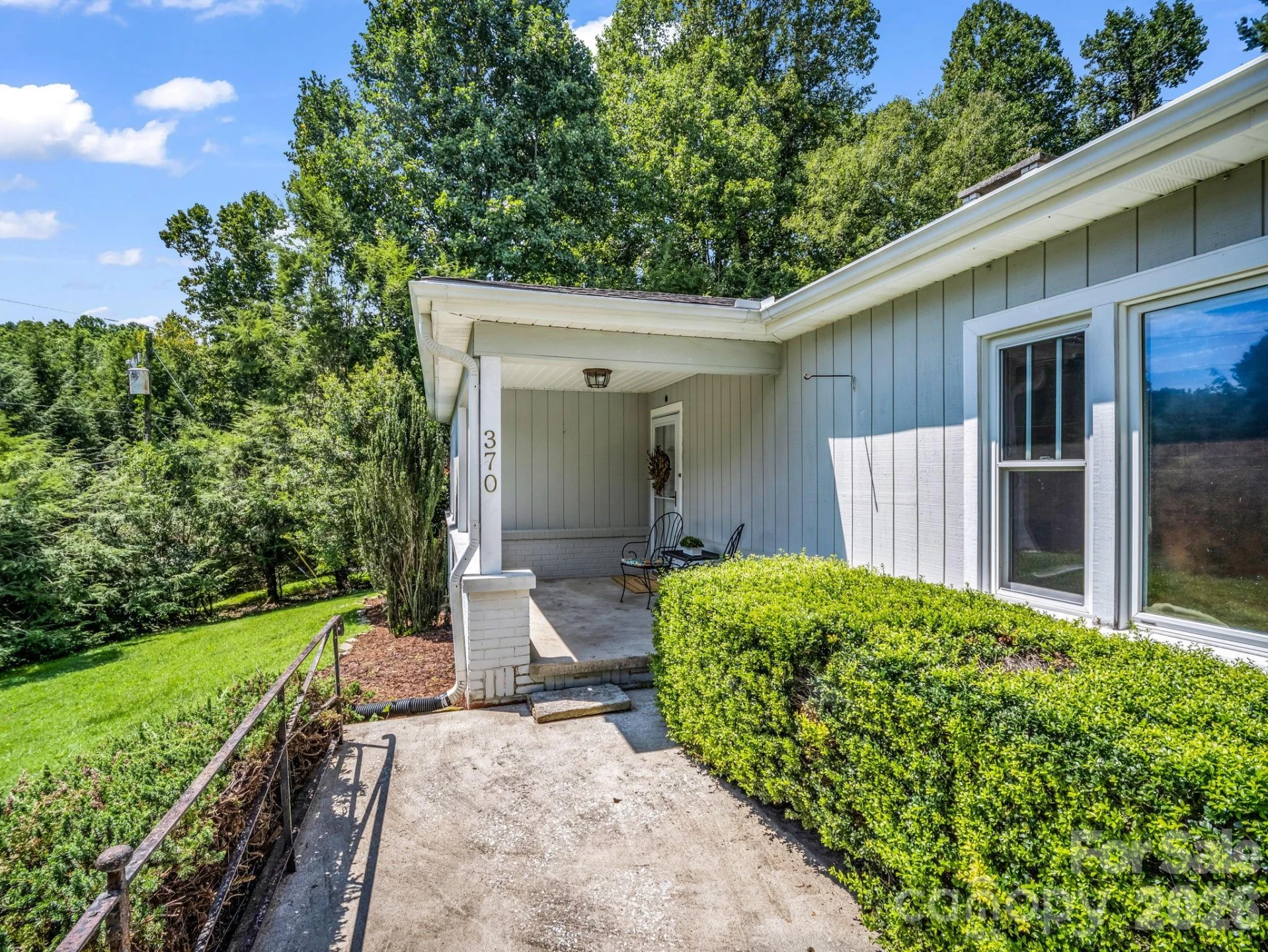 370 Orchard Circle - Photo 2
