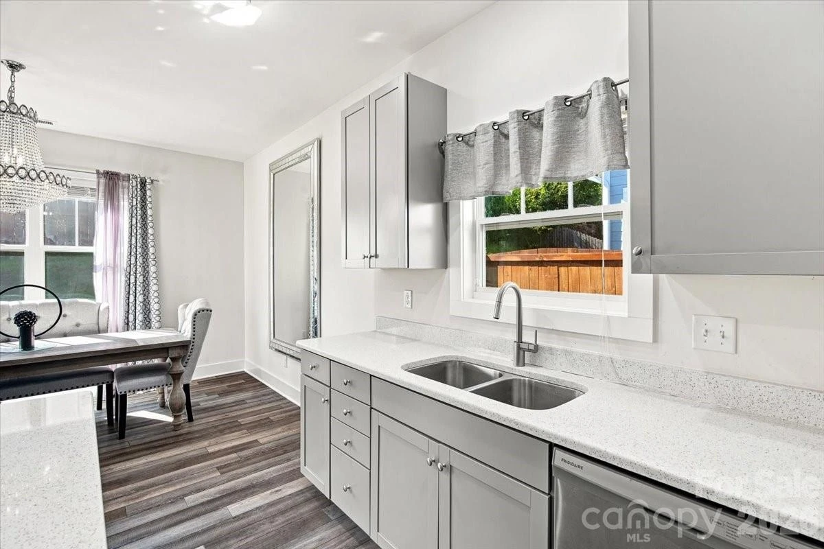 15 Hyde Park Place - Photo 14