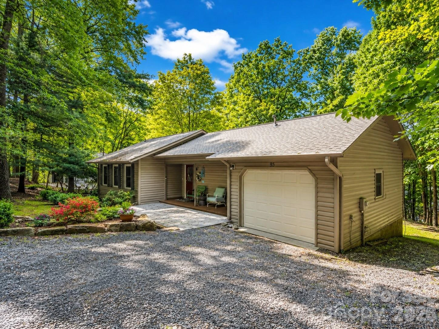 93 Guledisgonihi Court - Photo 2