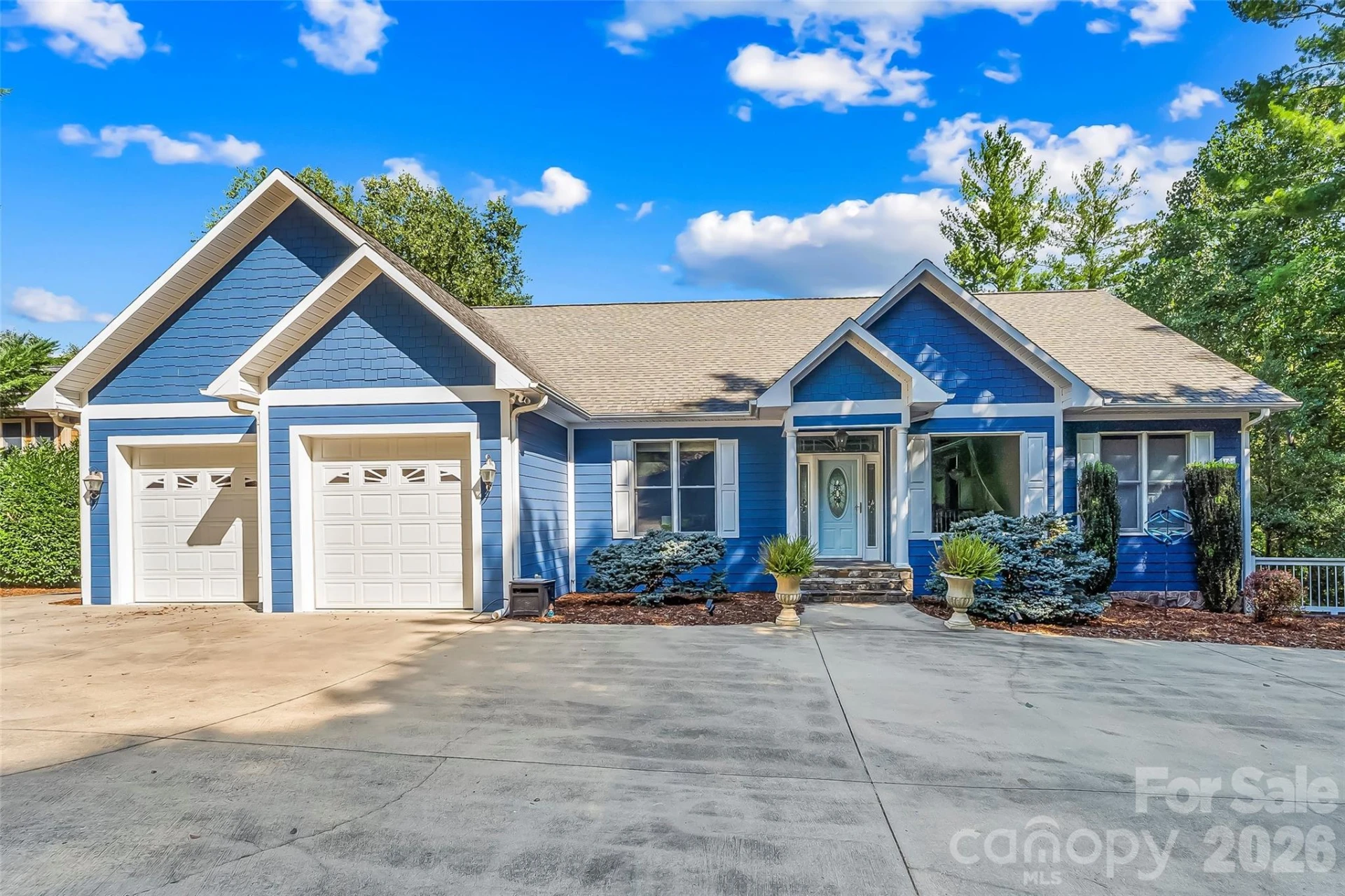 705 Waters Edge Drive - Photo 2