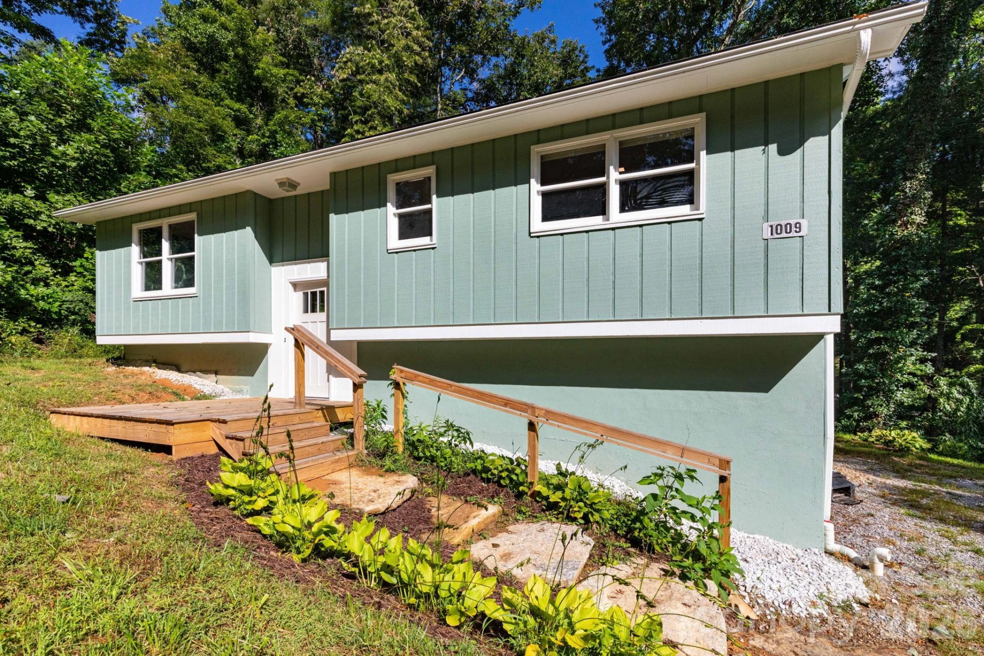 1009 Sharon Ridge Road - Photo 2
