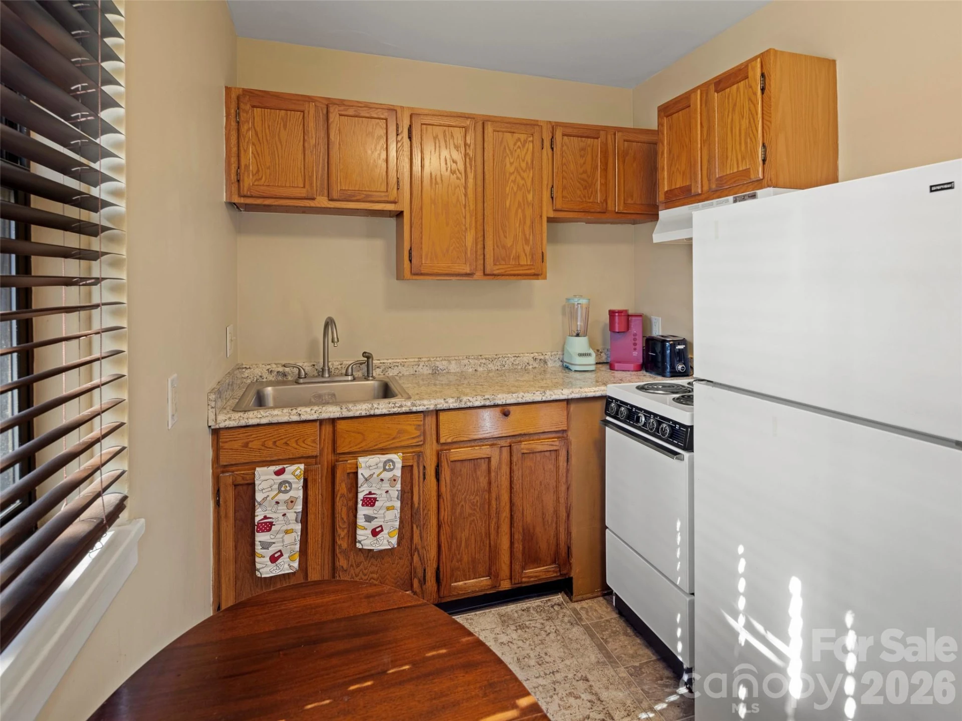 615 Biltmore Avenue - Photo 6