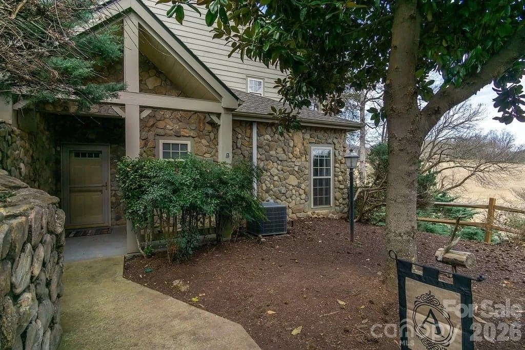 162 Stonecrest Court - Photo 2