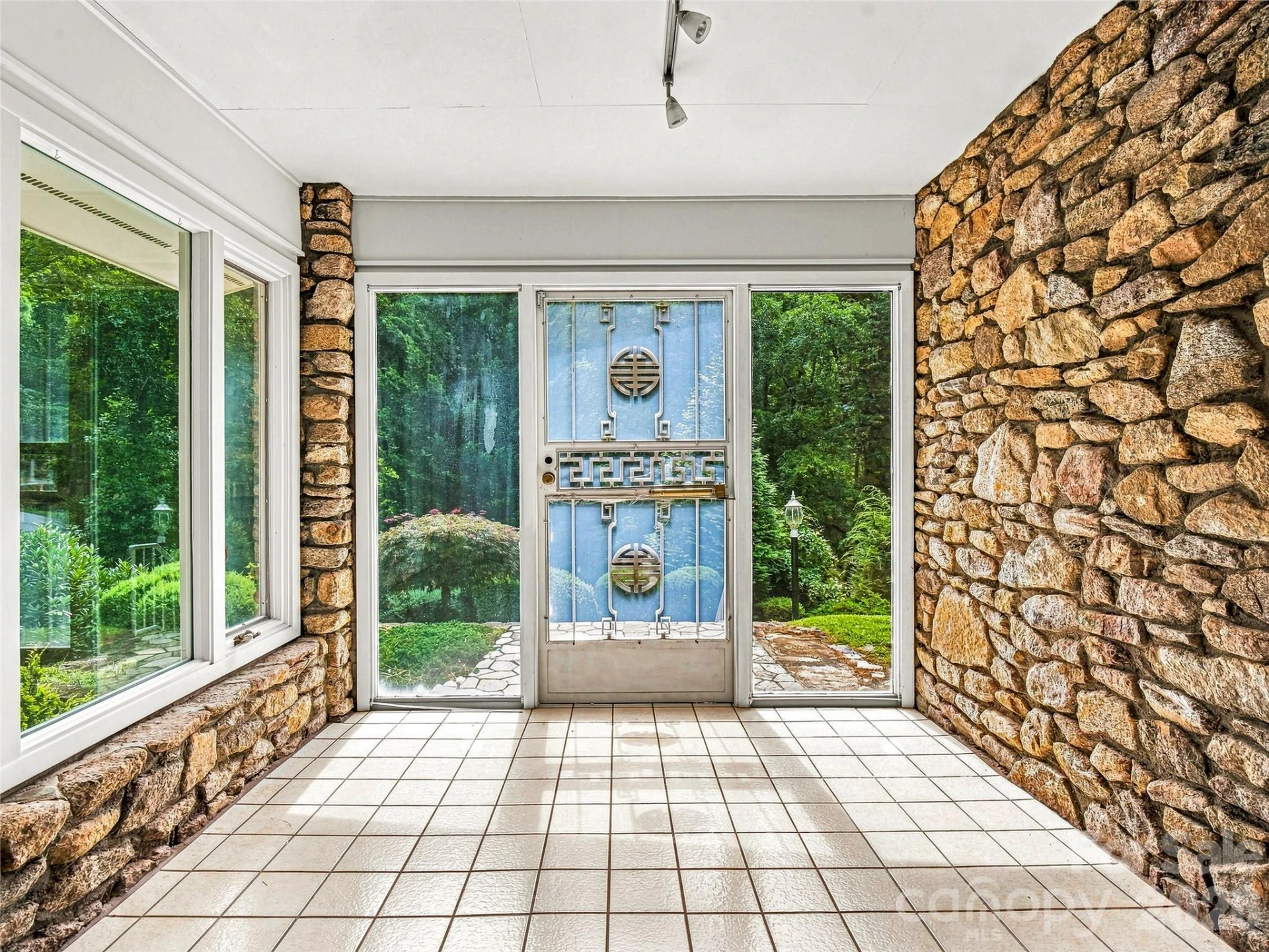 175 Robinhood Road - Photo 4