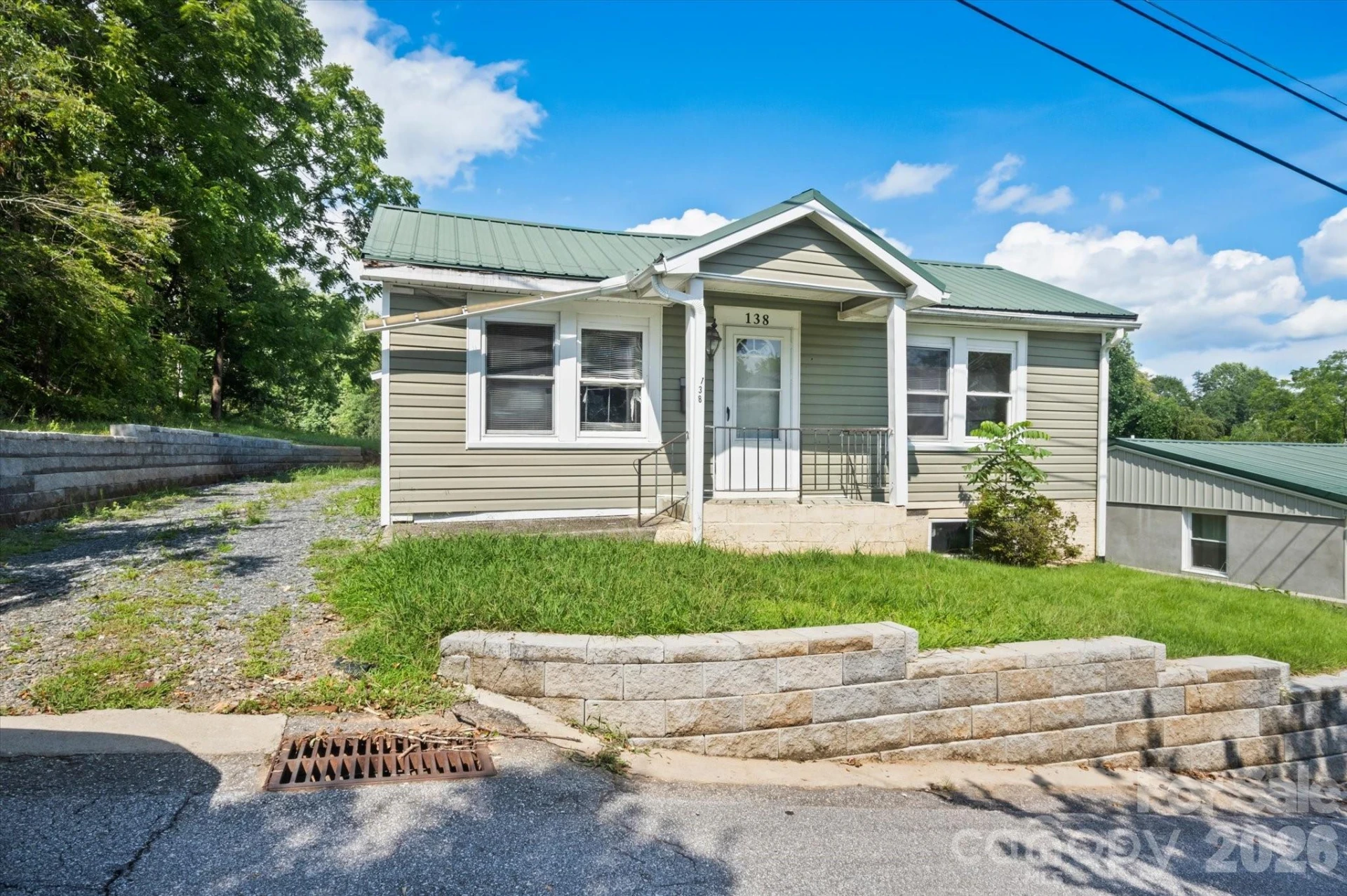 138 West Lane - Photo 2