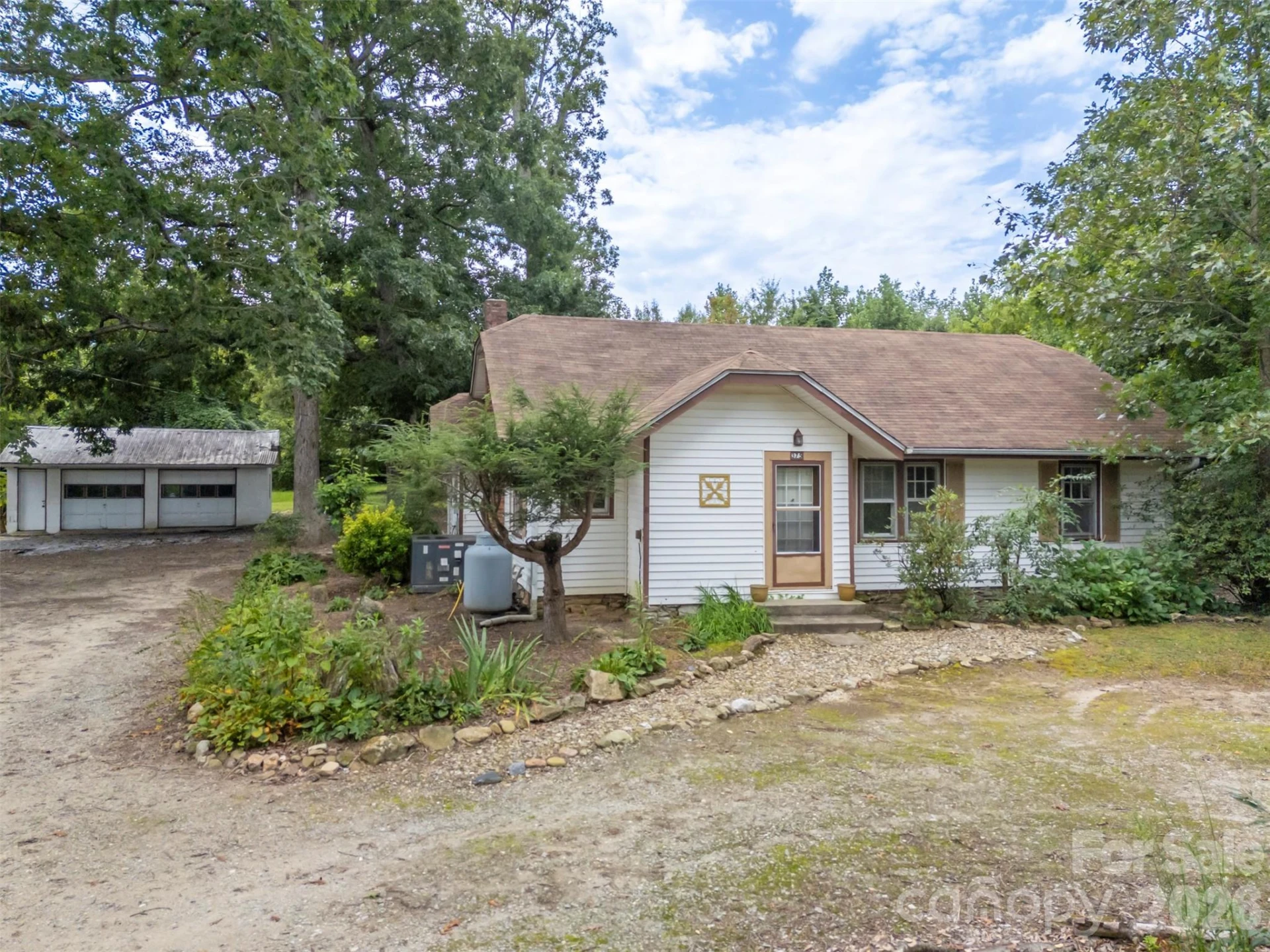 375 E King Street - Photo 2