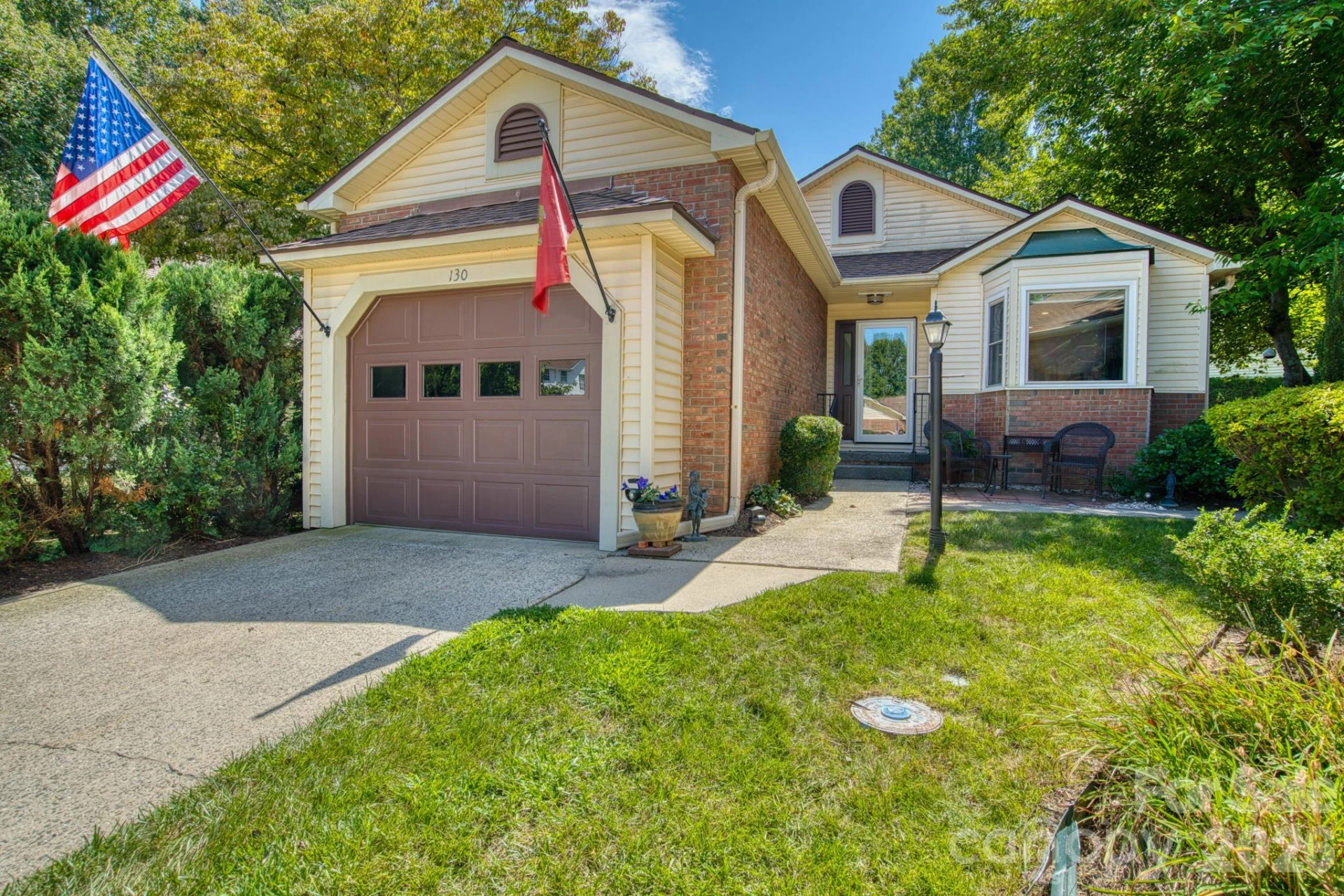 130 Exeter Court - Photo 2