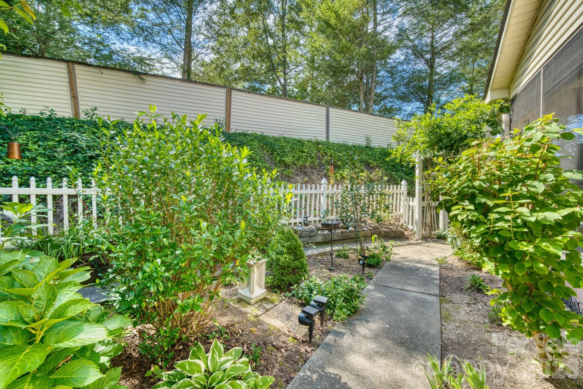 130 Exeter Court - Photo 31