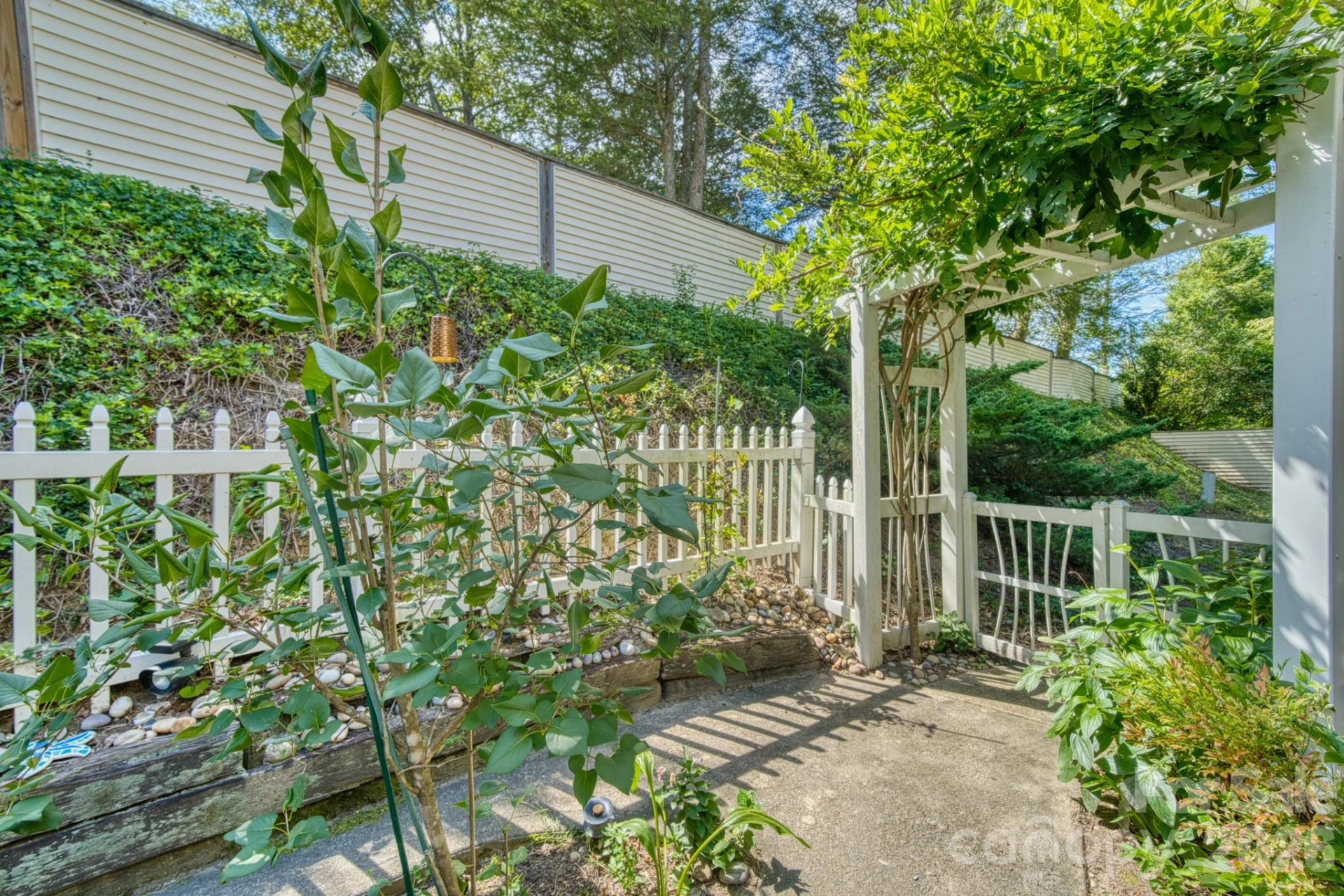 130 Exeter Court - Photo 32