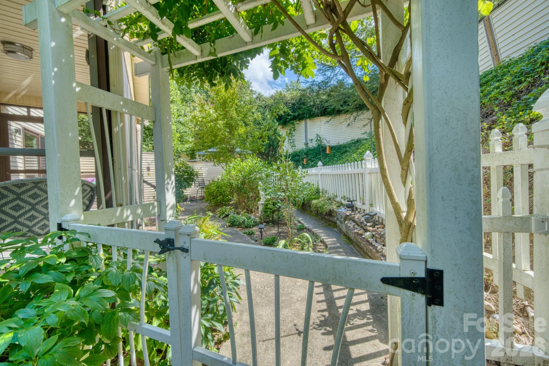 130 Exeter Court - Photo 35