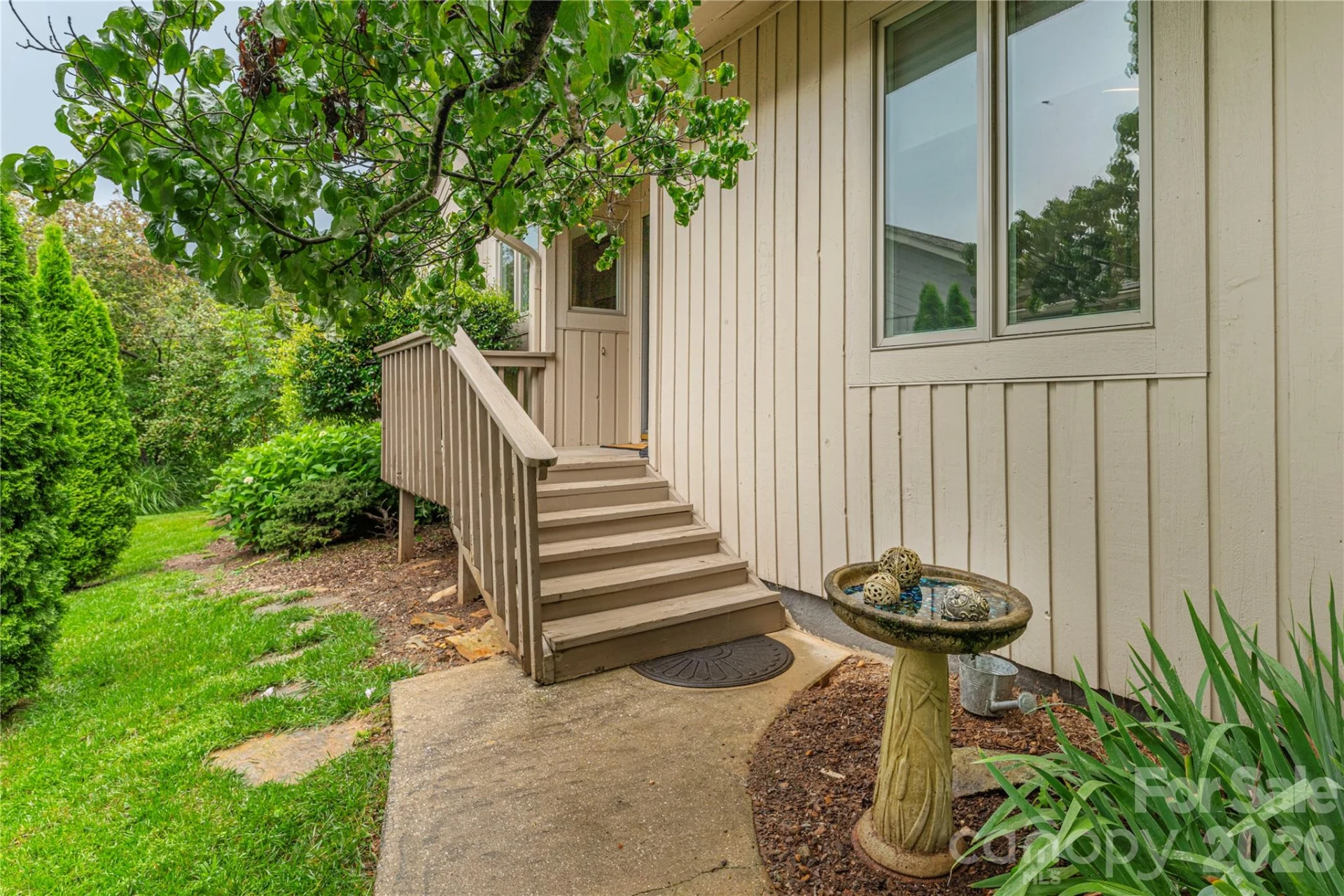 121 Deerlake Drive - Photo 3