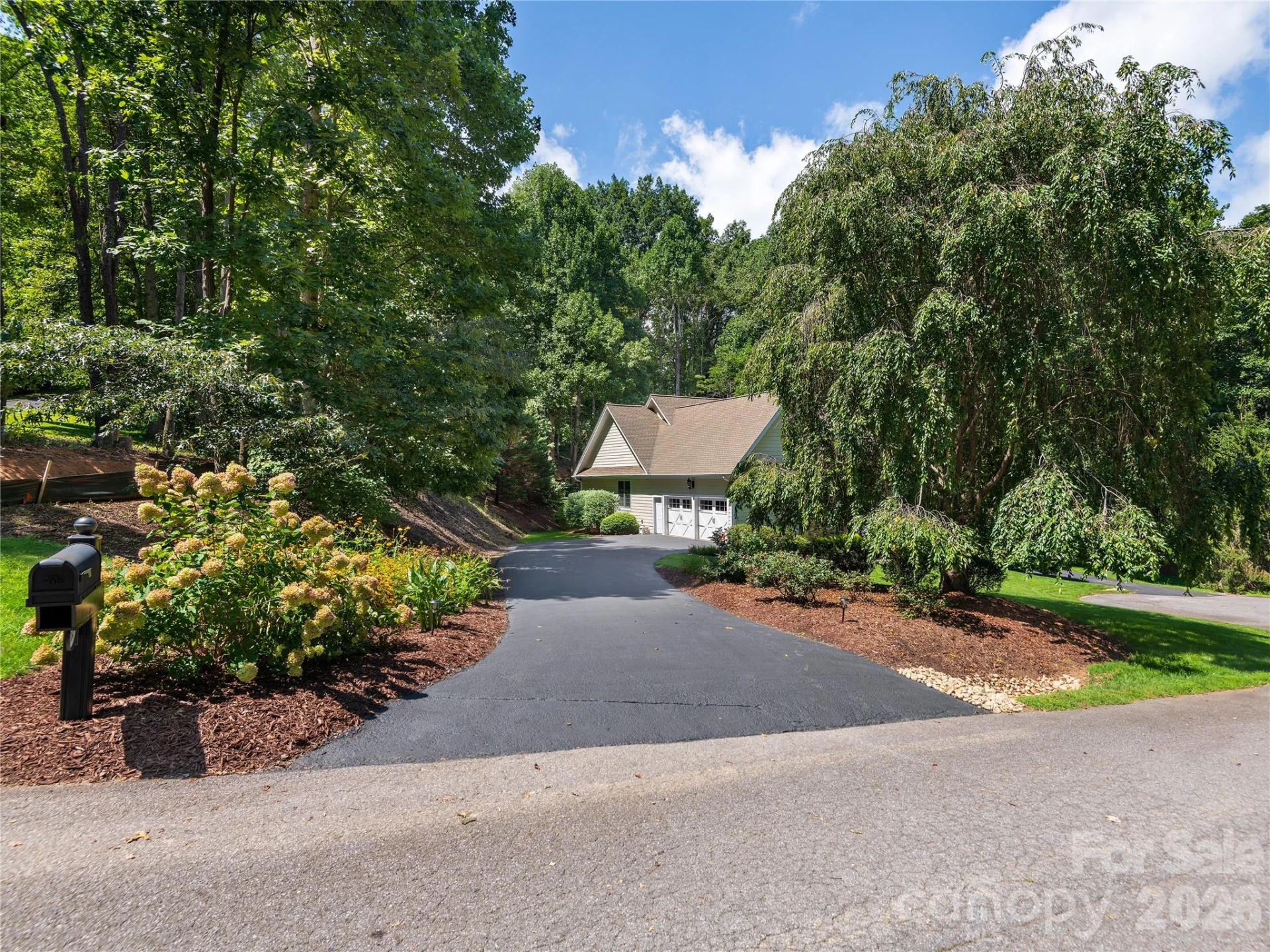 314 Summerset Drive - Photo 2