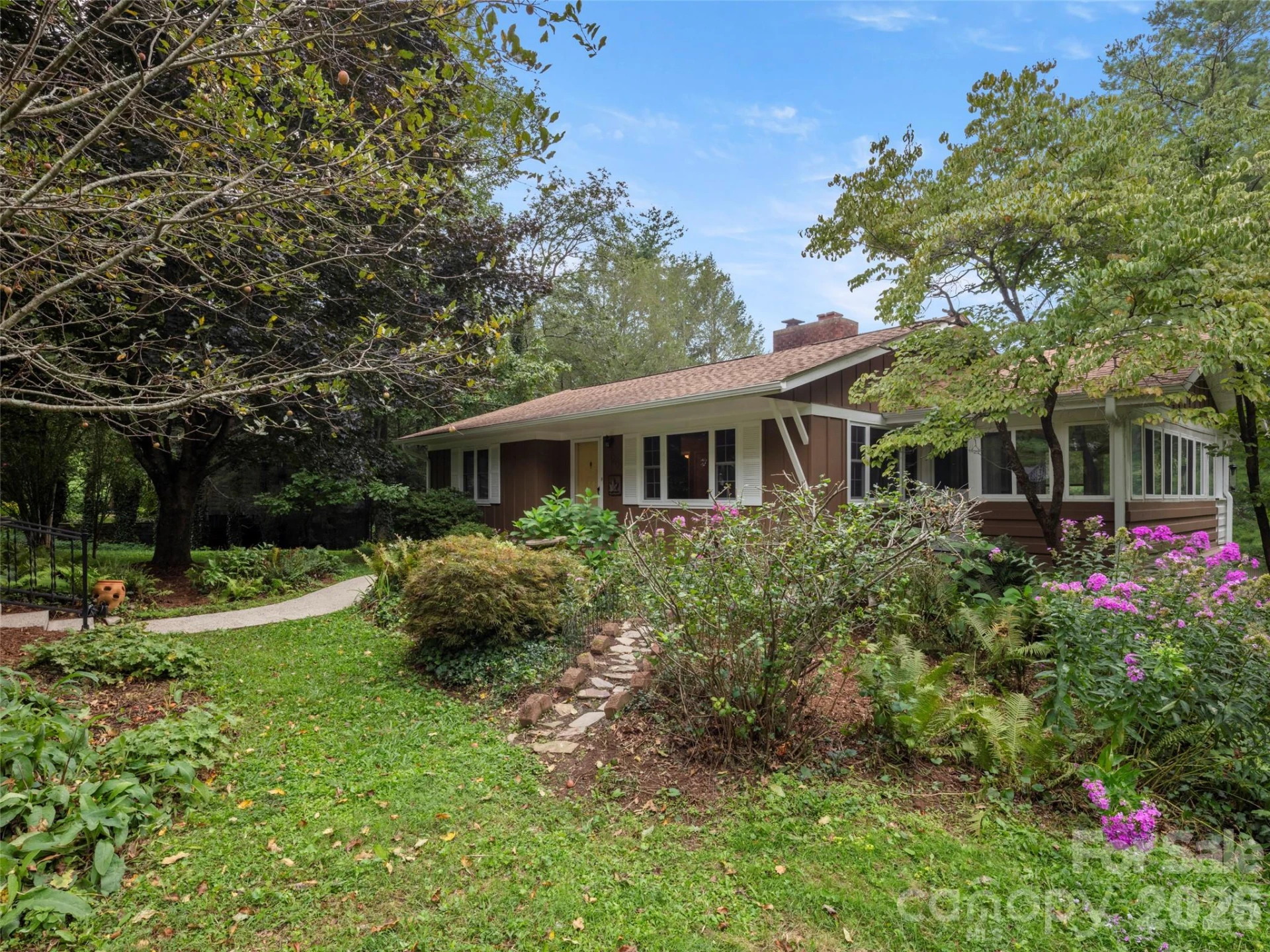 209 White Pine Drive - Photo 3
