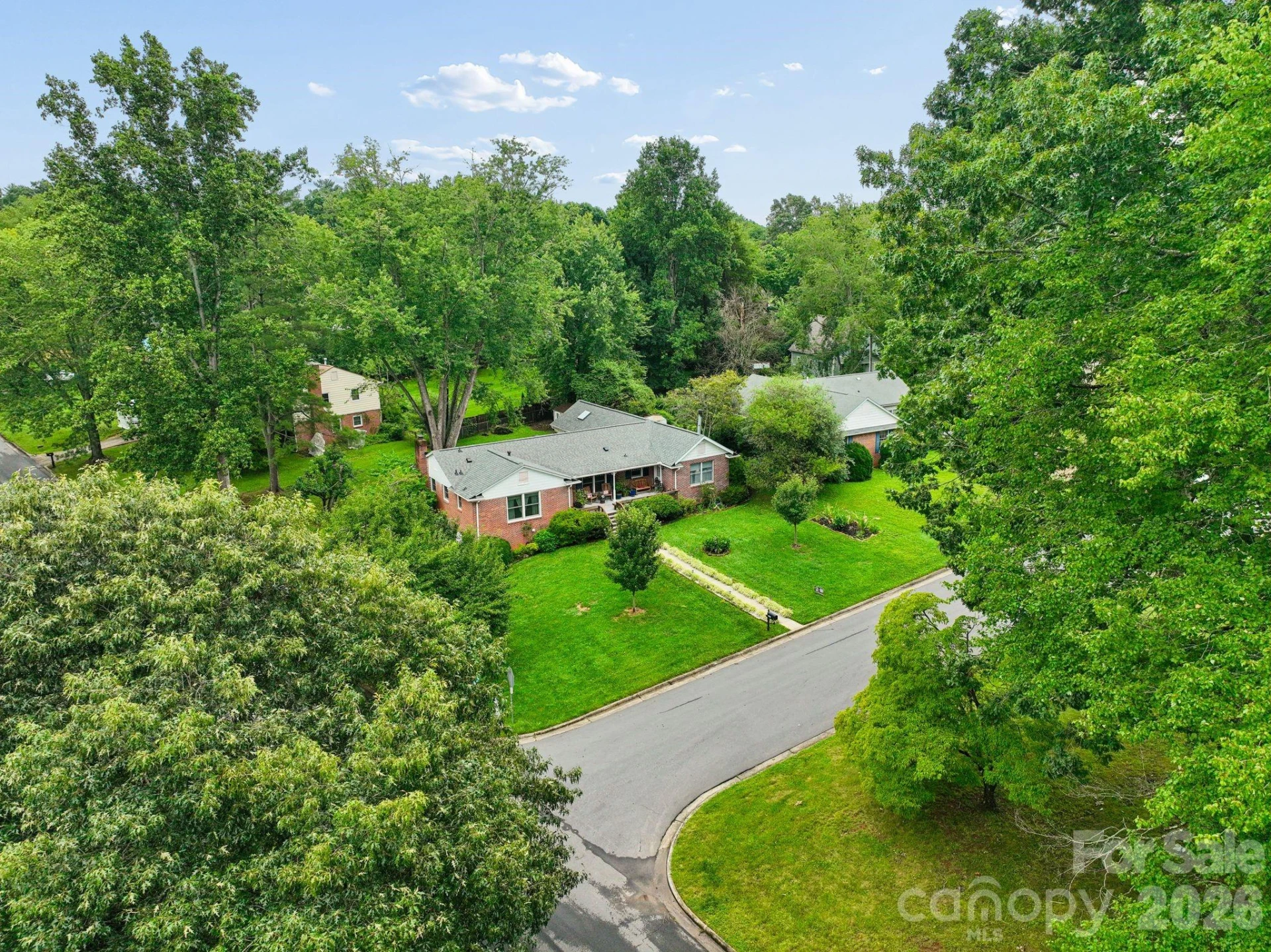 101 Castlerock Drive - Photo 2