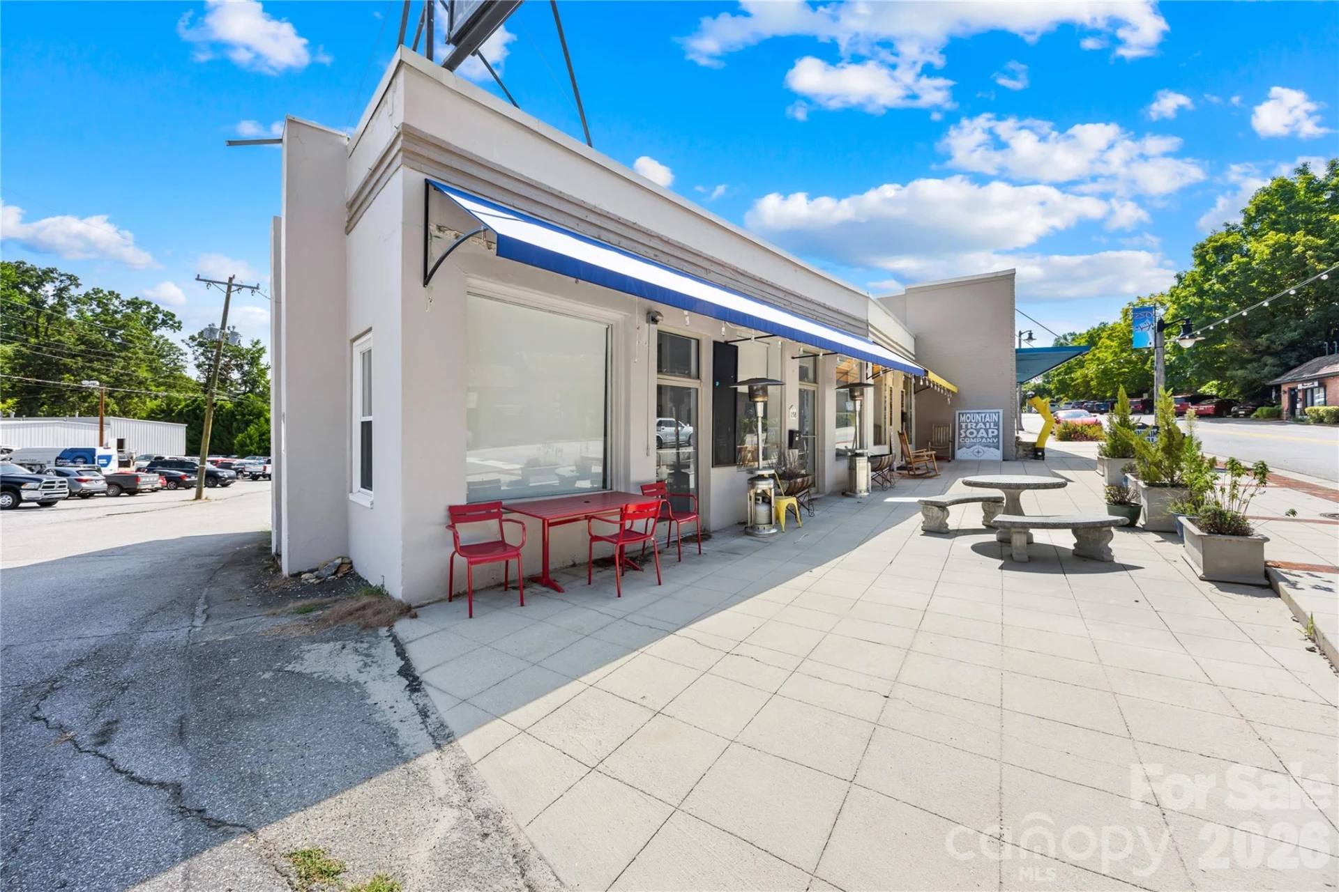 158,148 N Trade Street - Photo 2