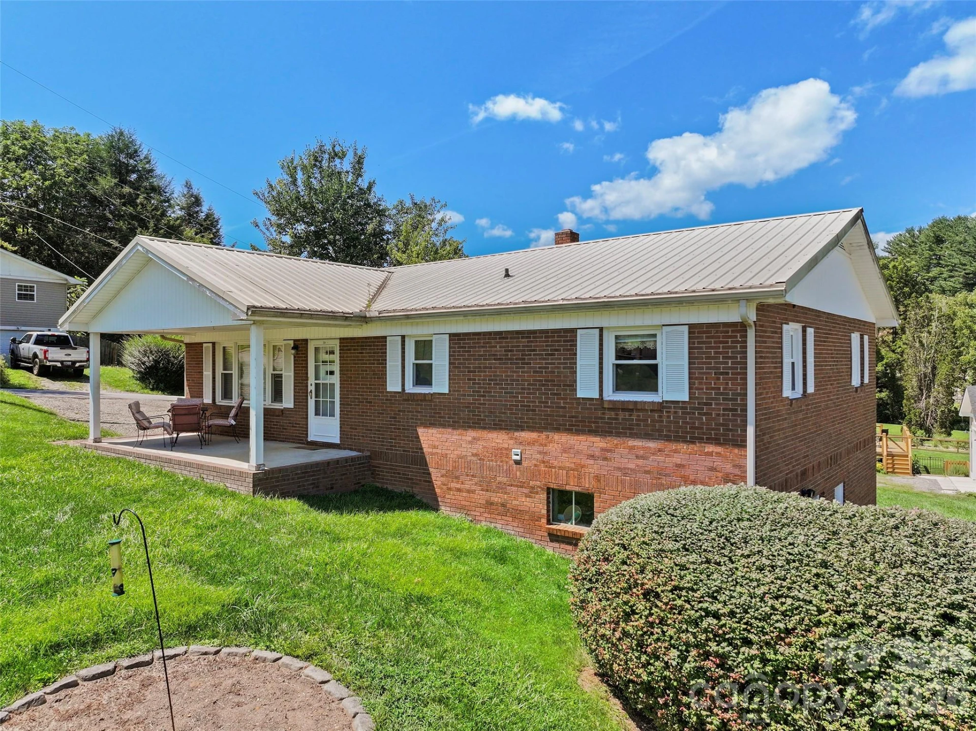 354 Oakdale Road - Photo 2