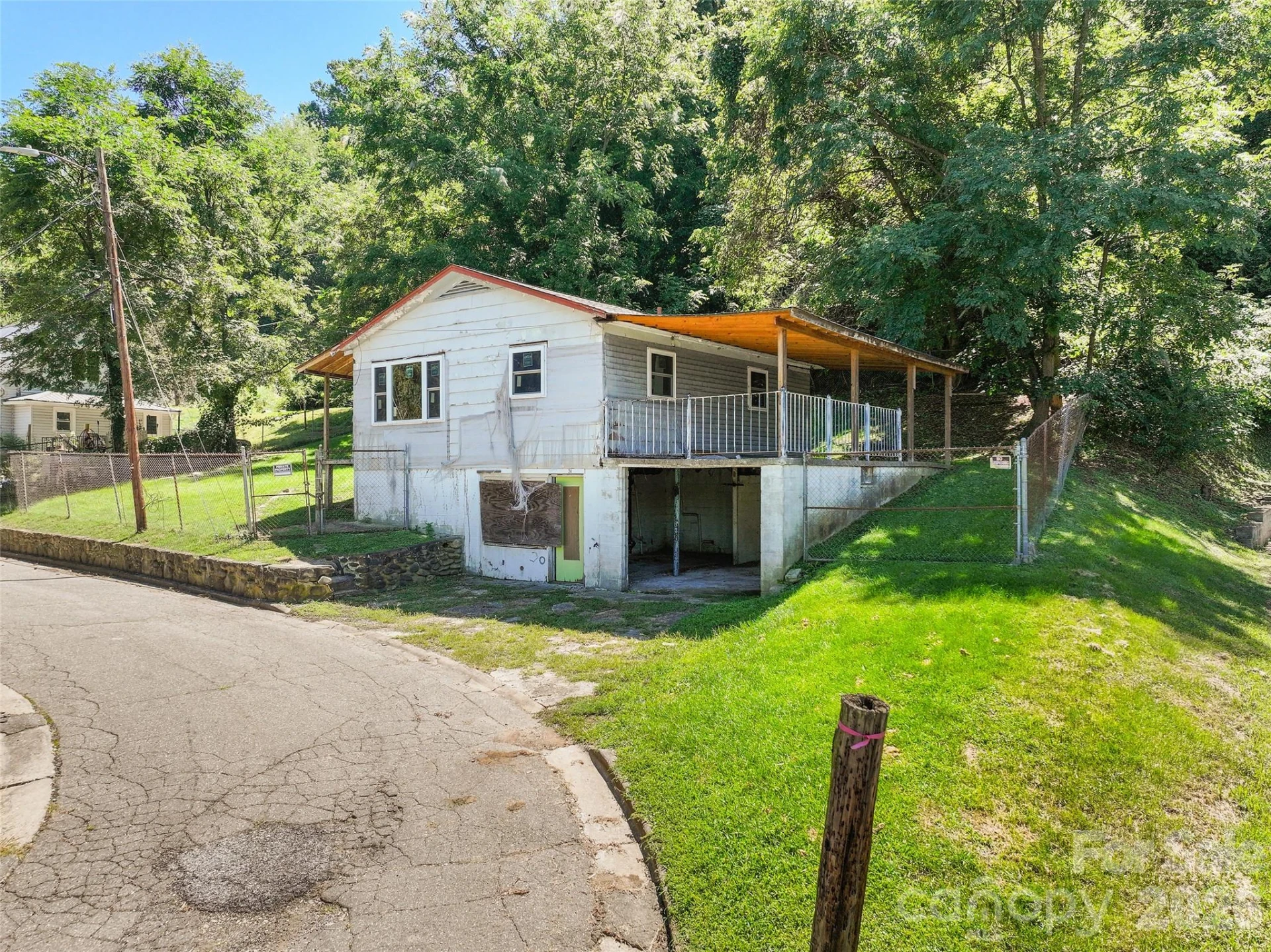 24 Vine Street - Photo 2