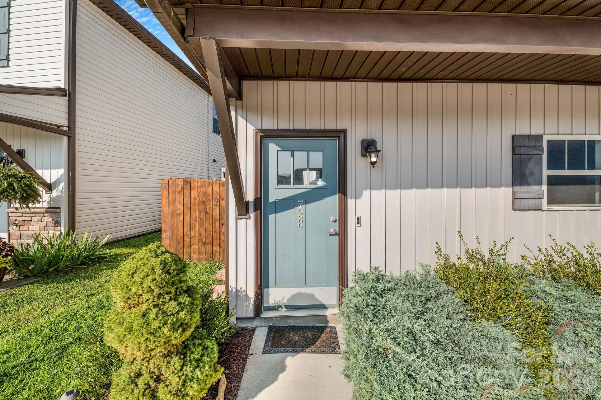 738 Cardwell Lane - Photo 2